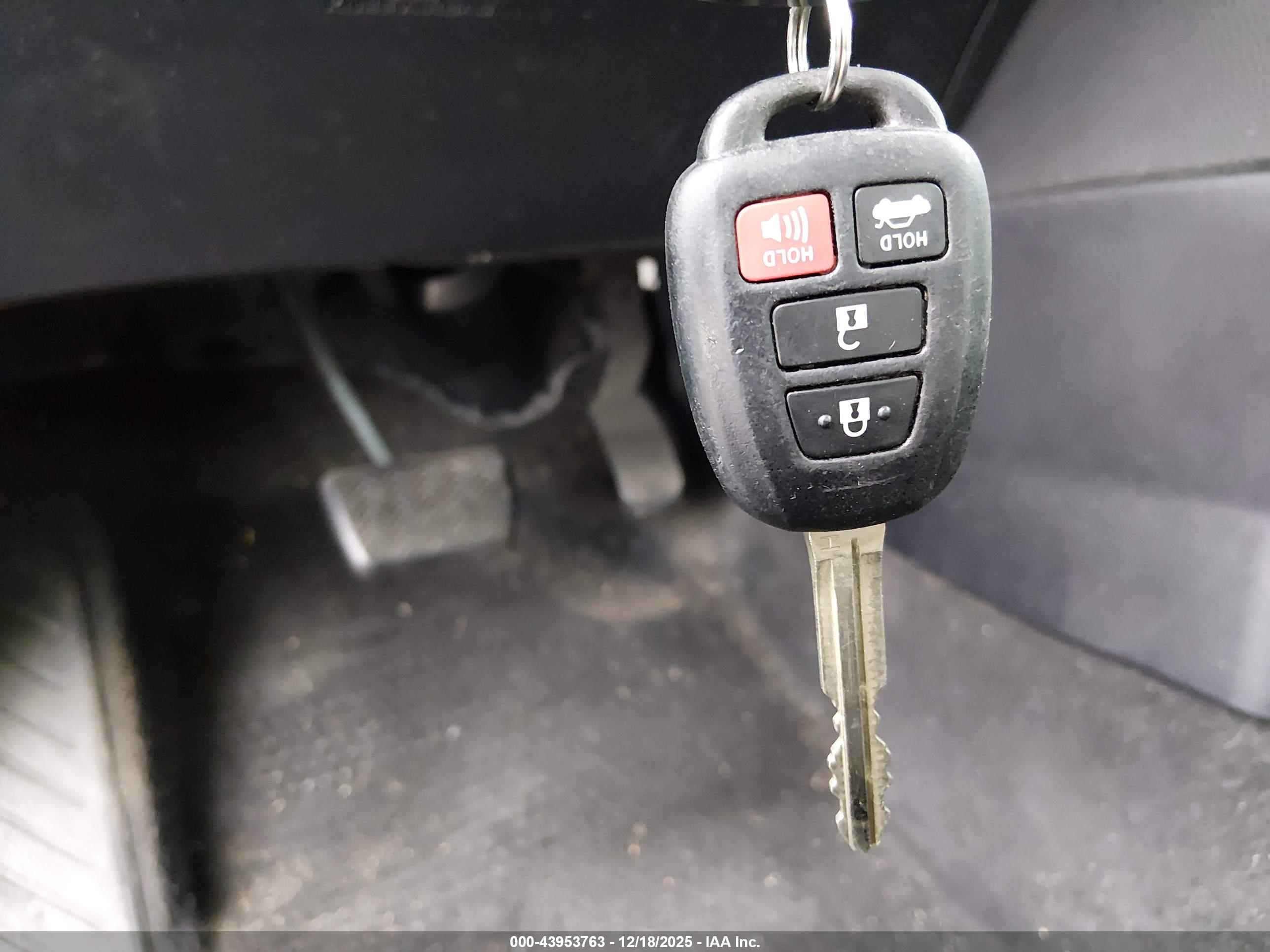 TOYOTA COROLLA image 11