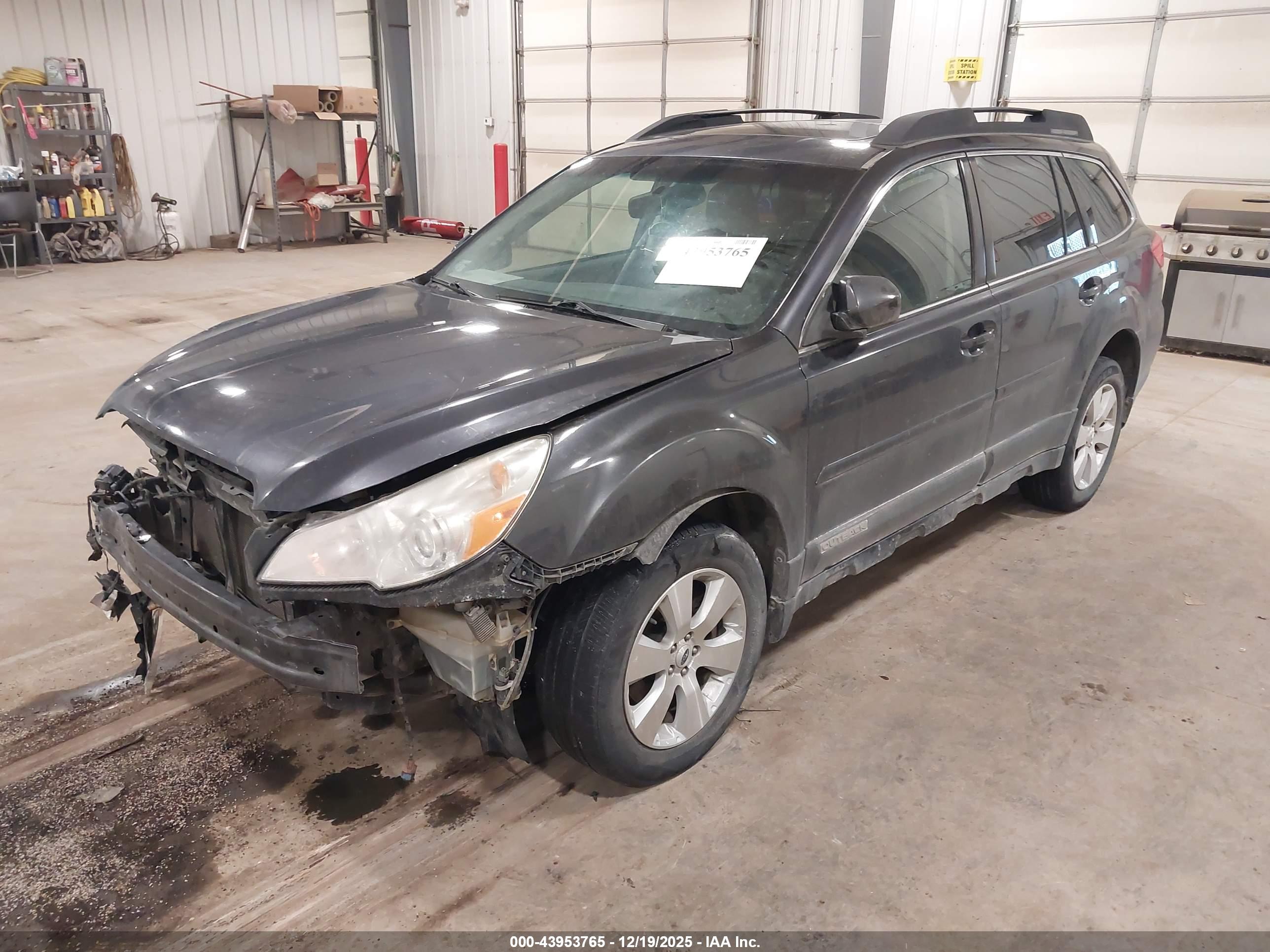 SUBARU OUTBACK image 2