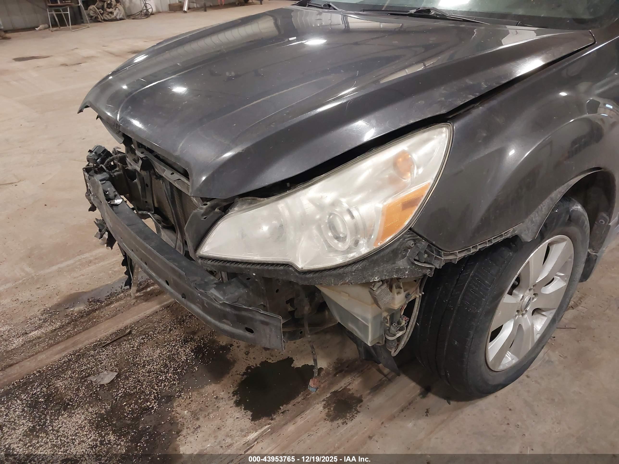 SUBARU OUTBACK image 6