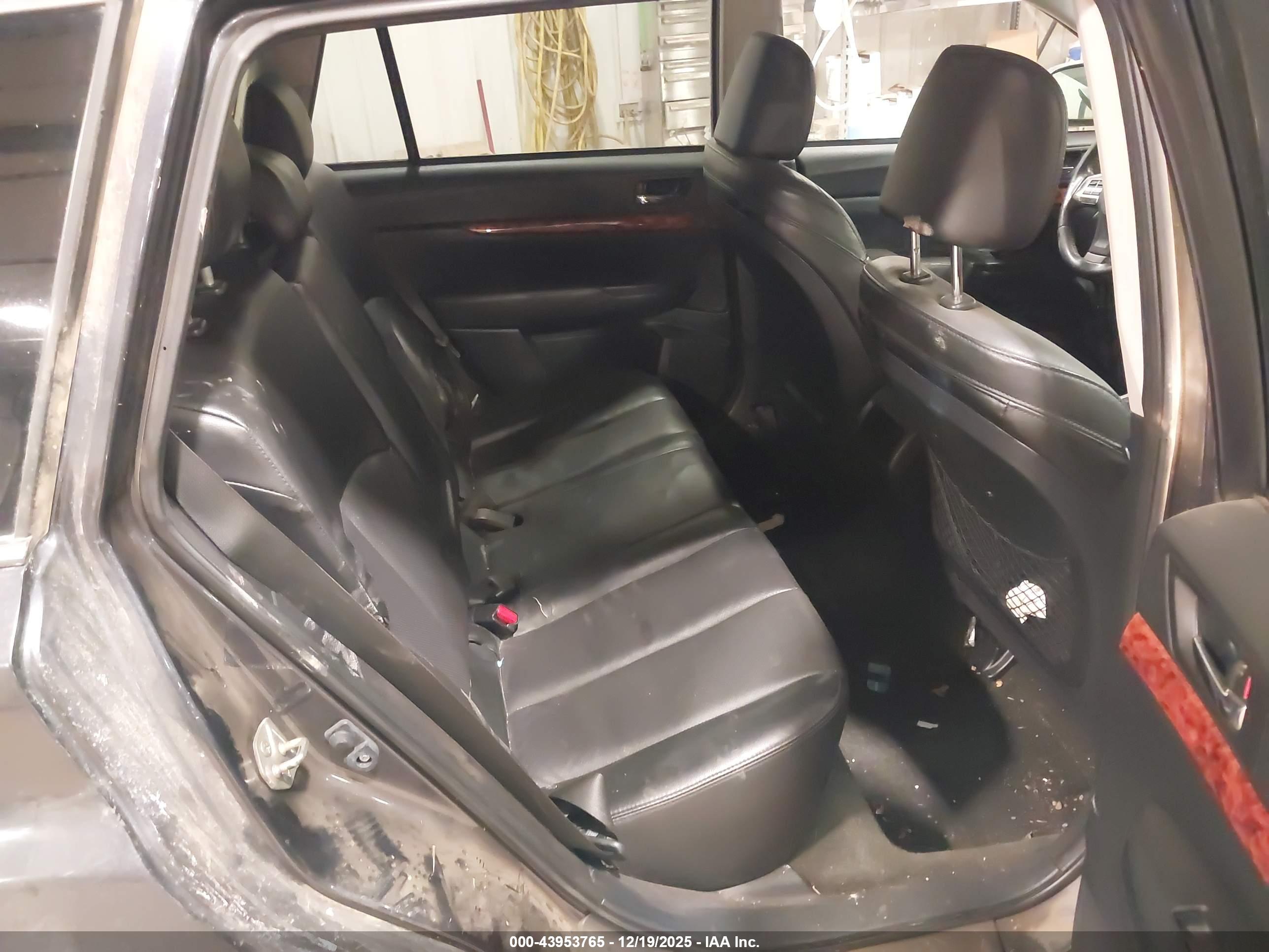 SUBARU OUTBACK image 8