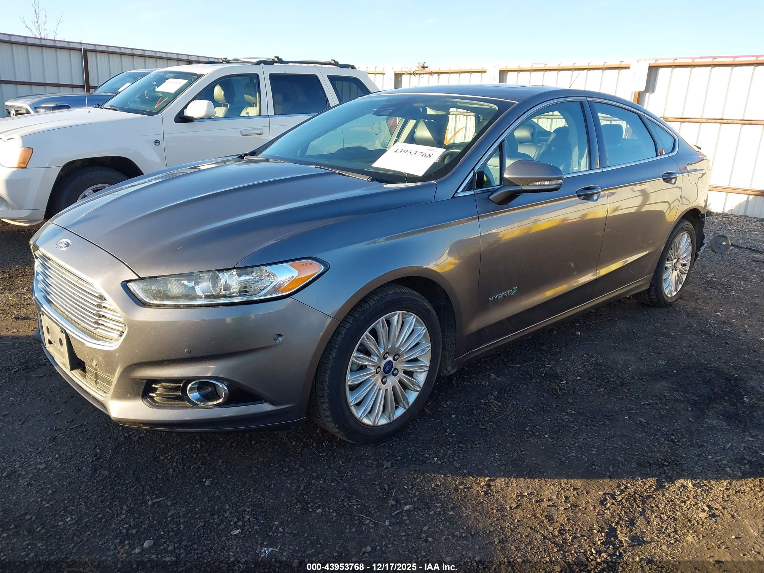 FORD FUSION image 2