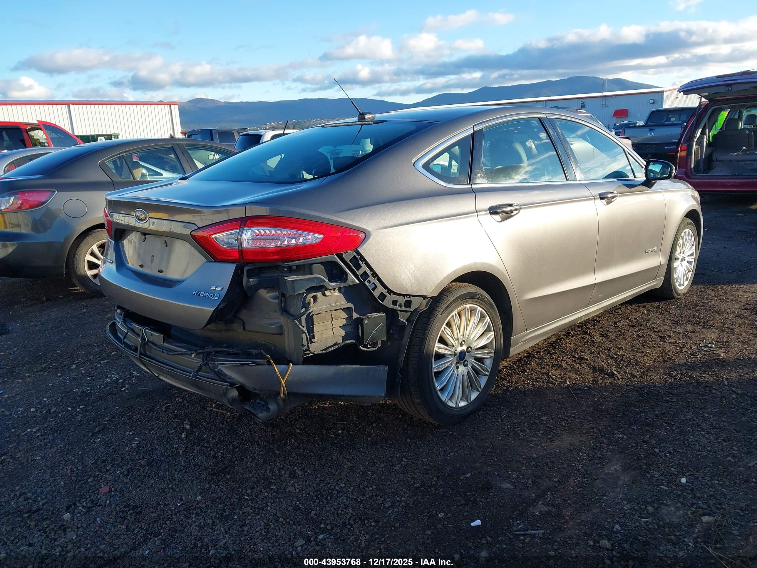 FORD FUSION image 4