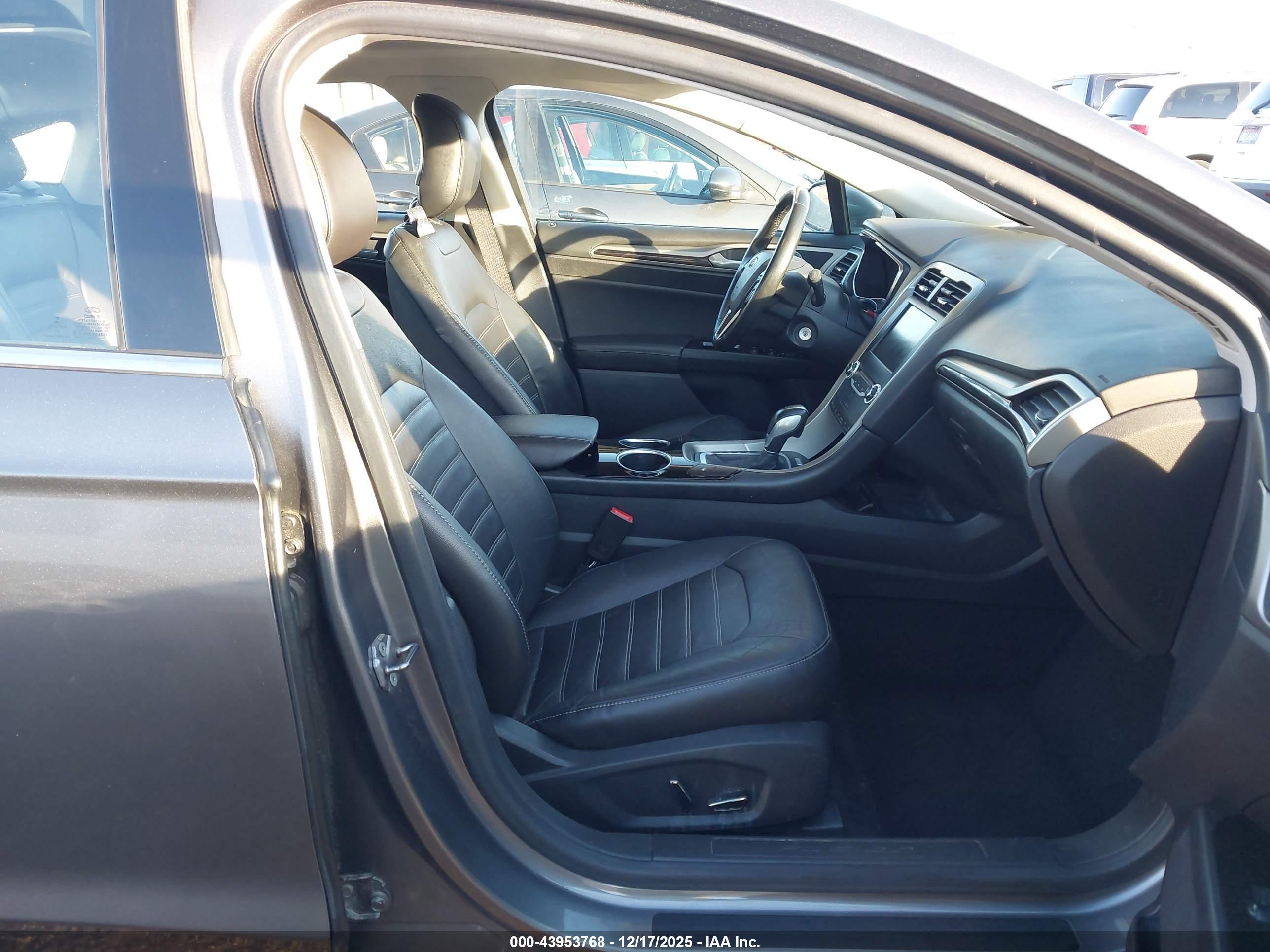 FORD FUSION image 5