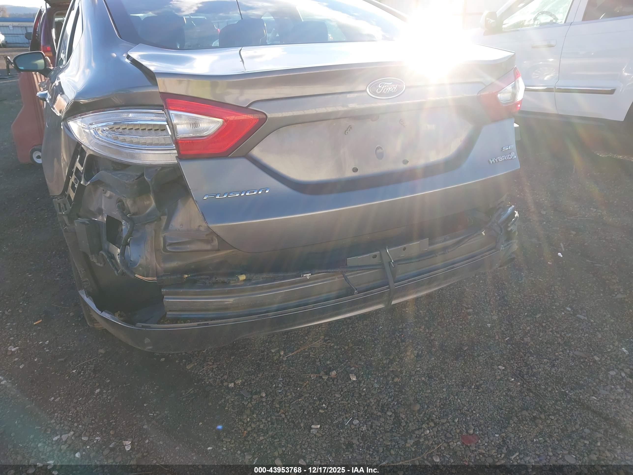 FORD FUSION image 6