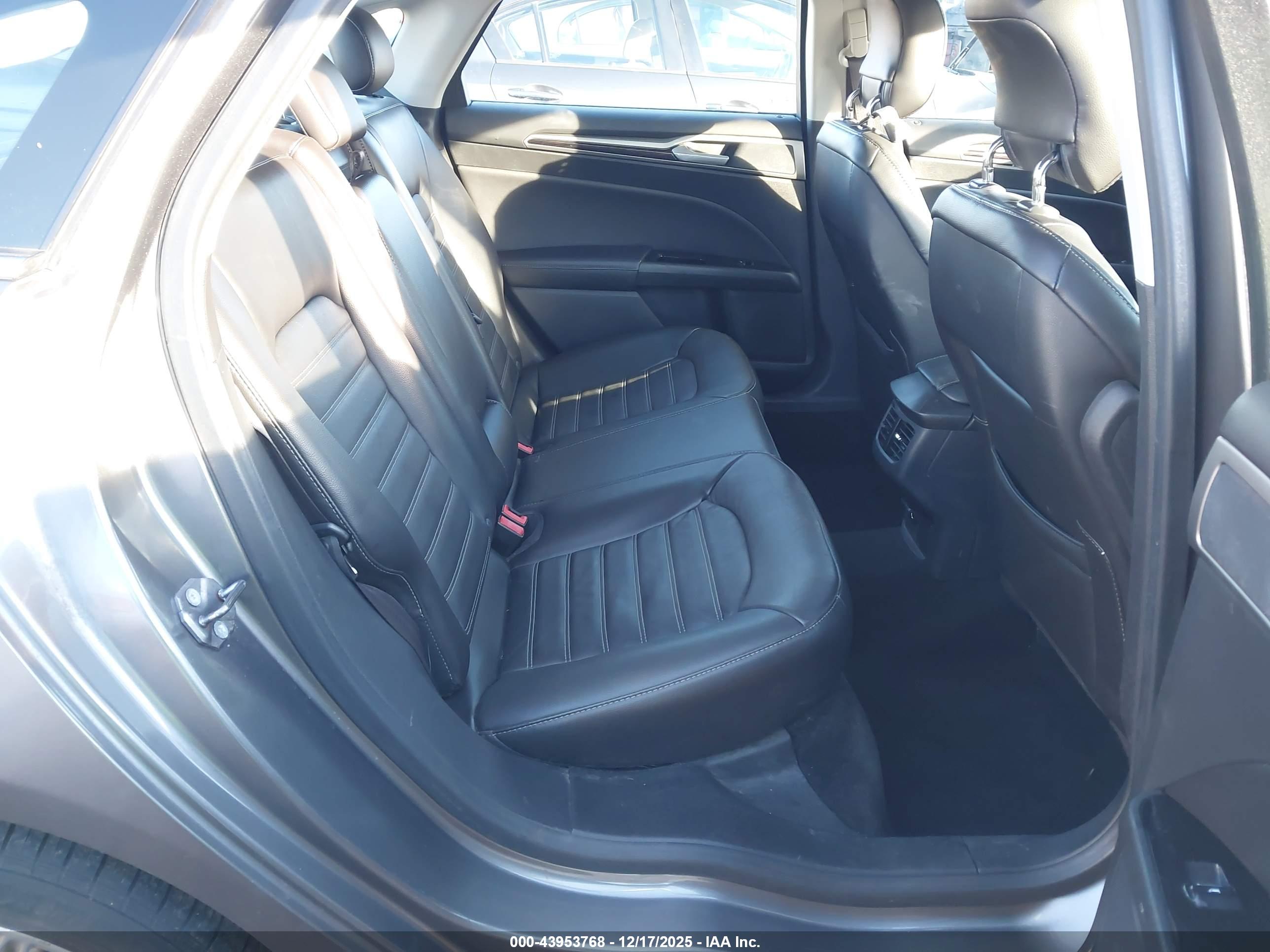 FORD FUSION image 8