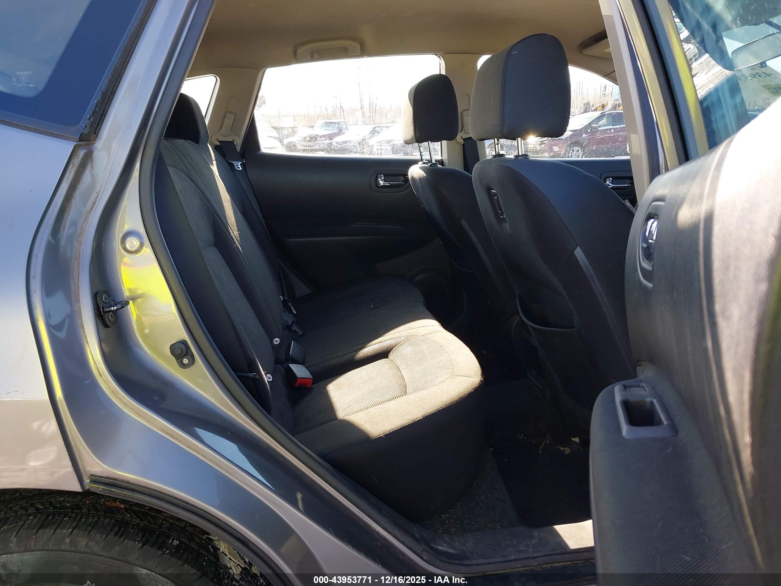 NISSAN ROGUE image 8