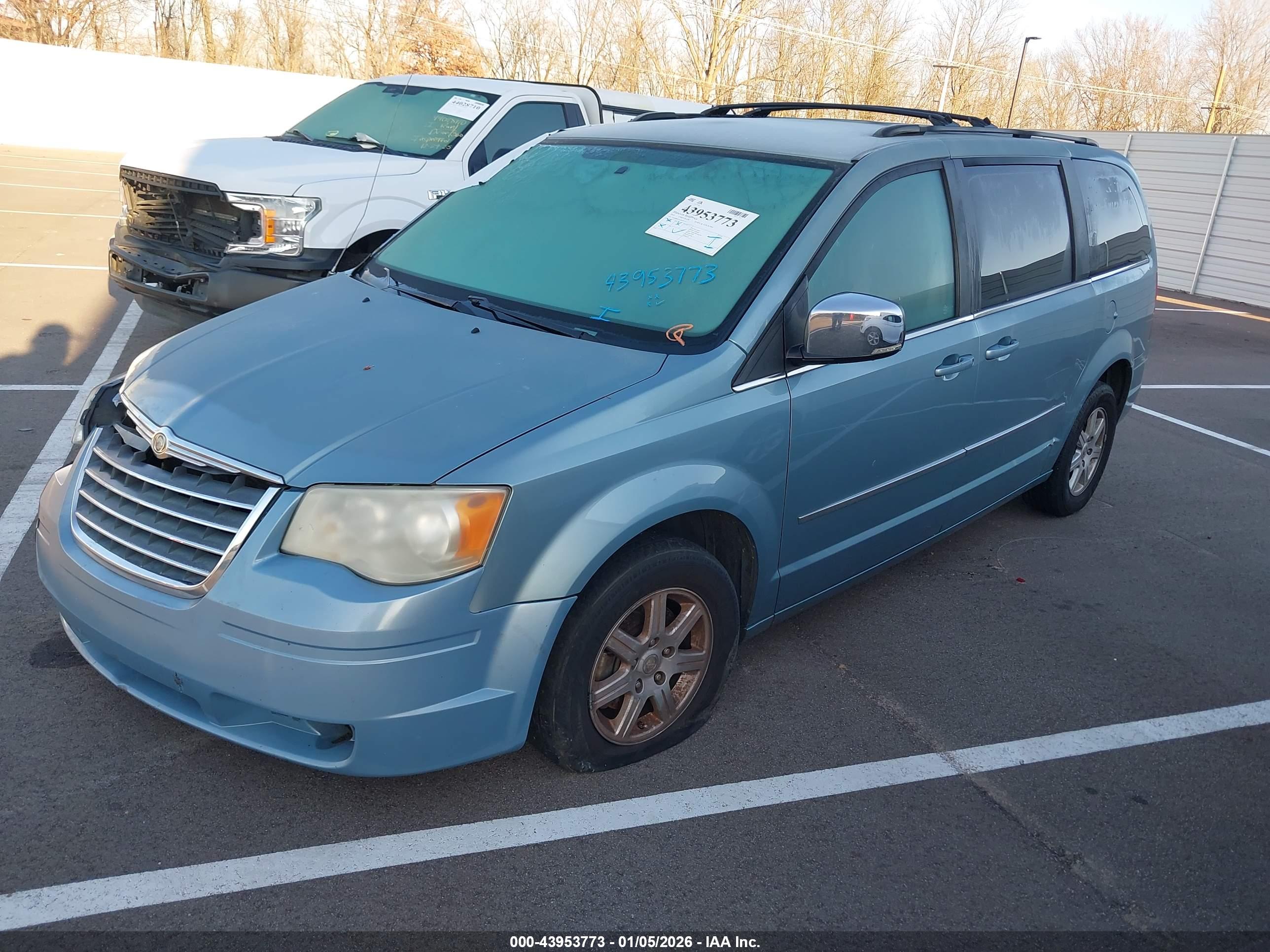 CHRYSLER TOWN image 2