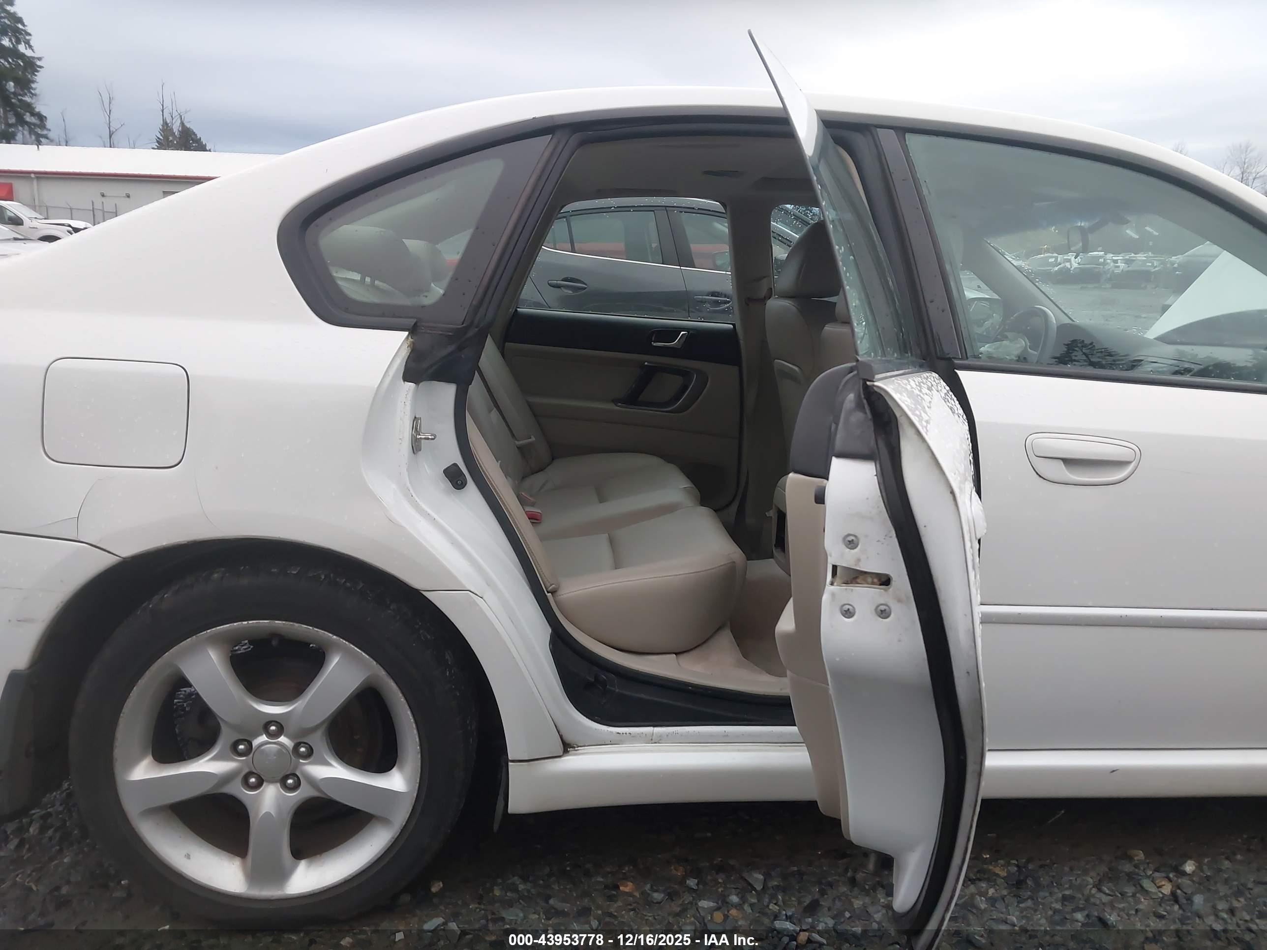 SUBARU LEGACY image 8