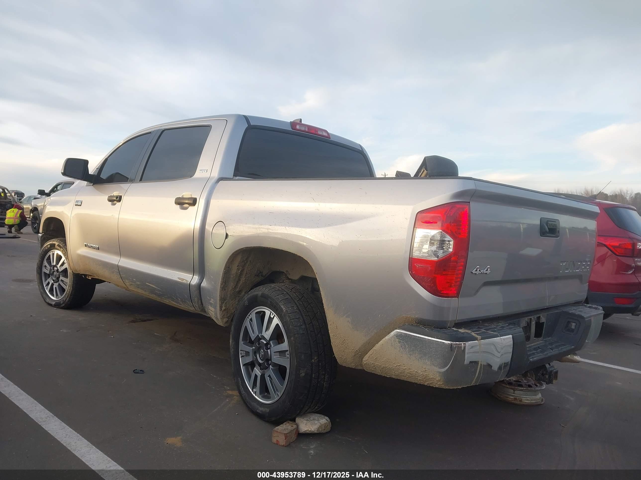 TOYOTA TUNDRA image 3