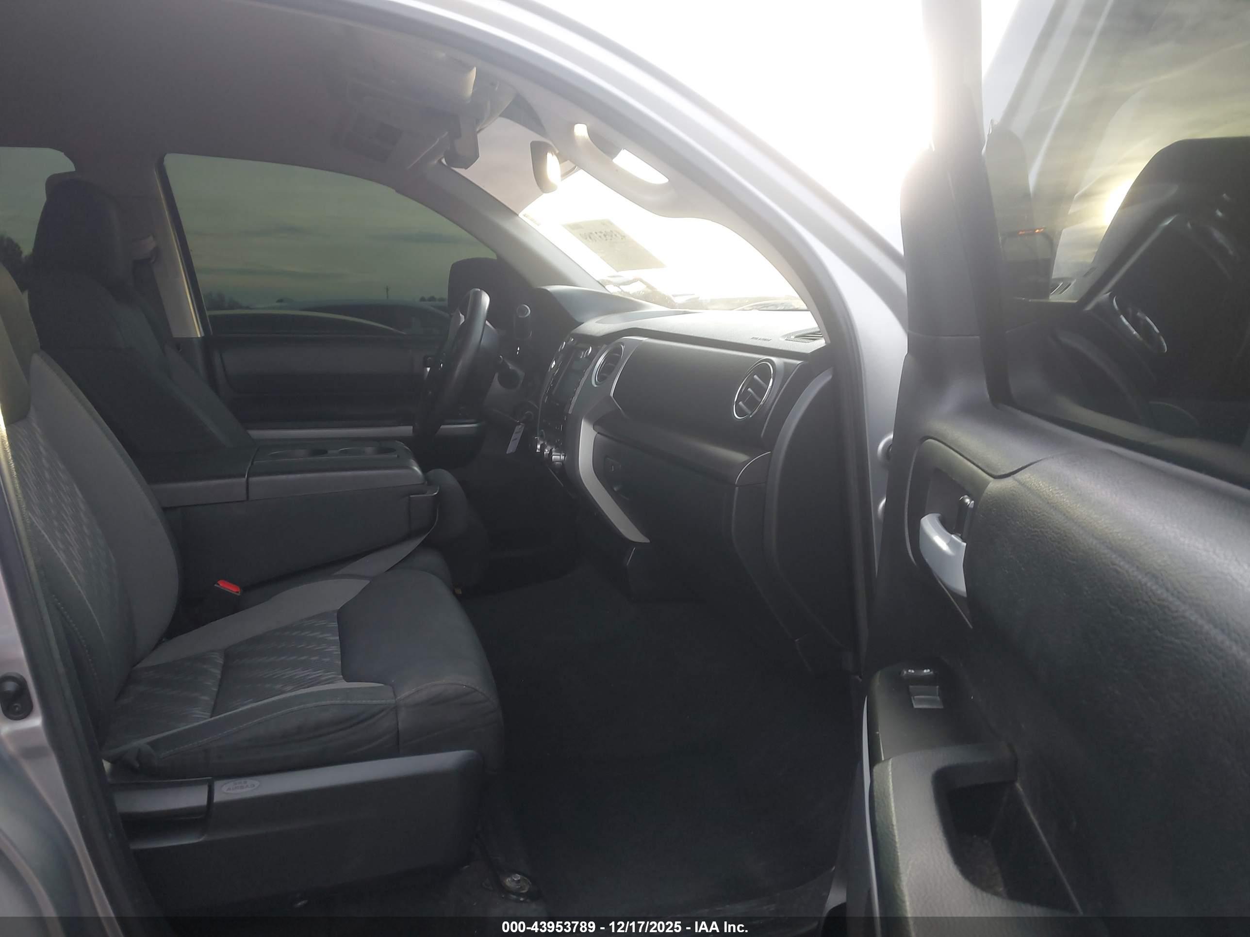 TOYOTA TUNDRA image 5