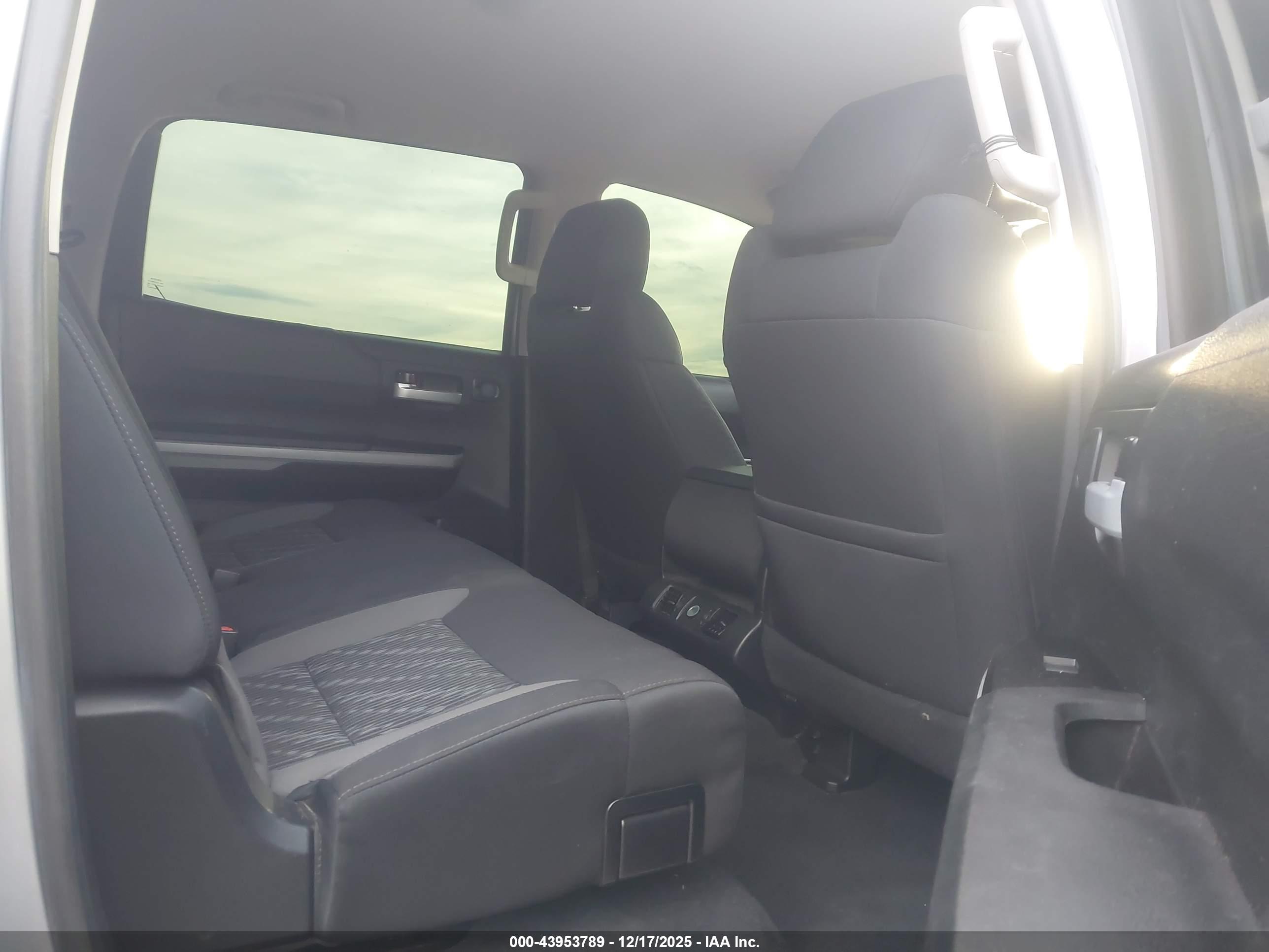 TOYOTA TUNDRA image 8