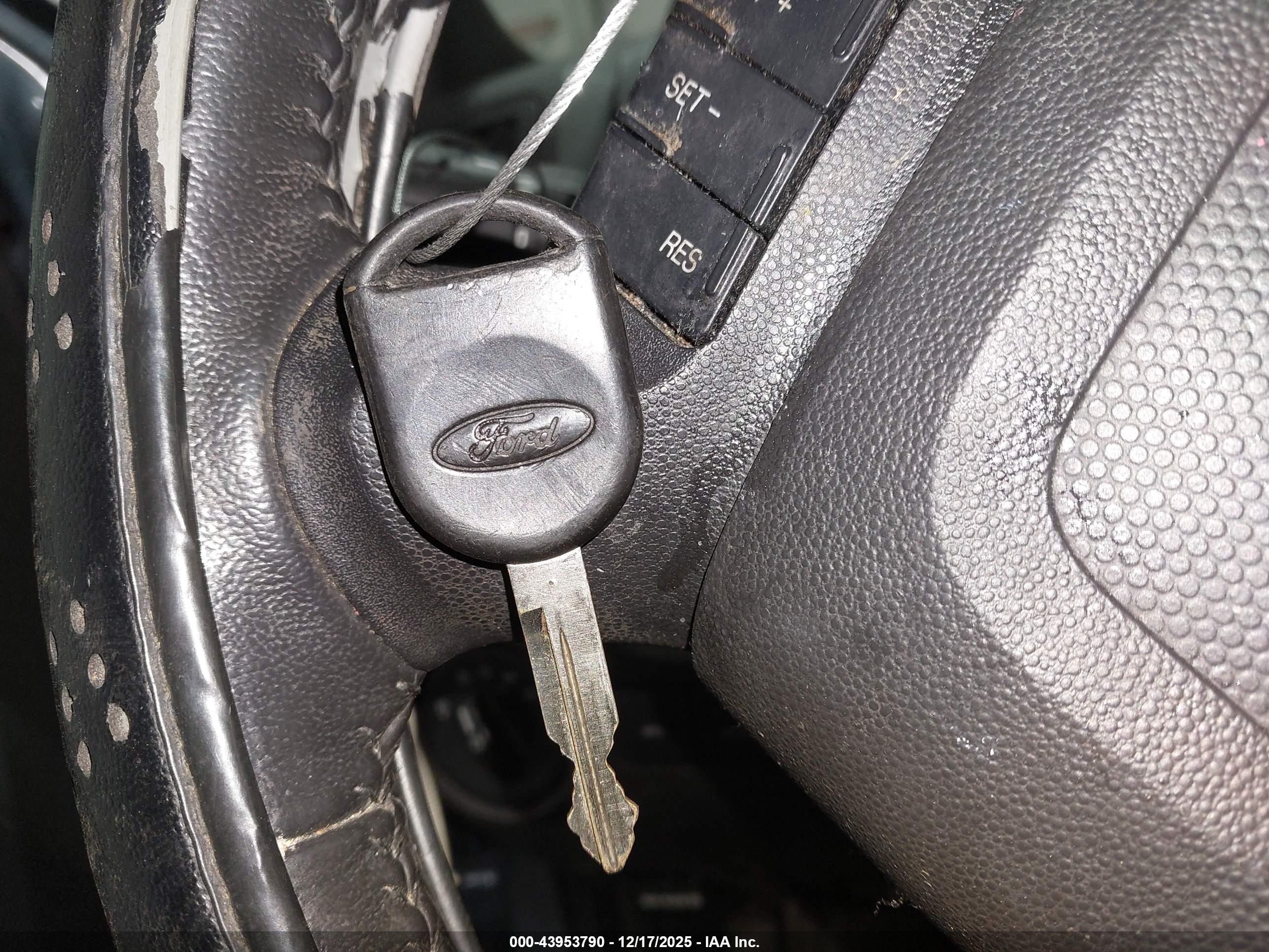FORD ESCAPE image 11