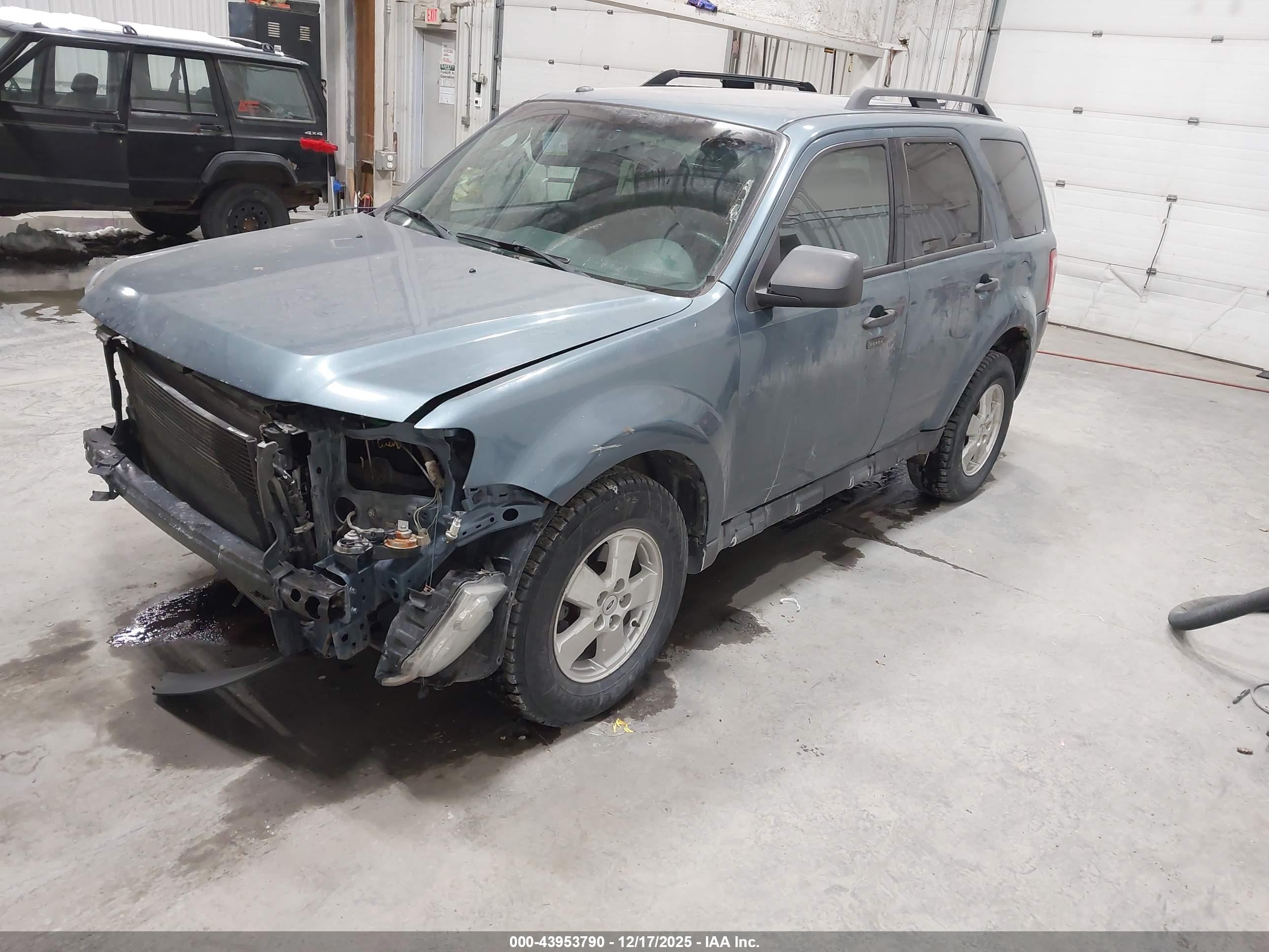 FORD ESCAPE image 2