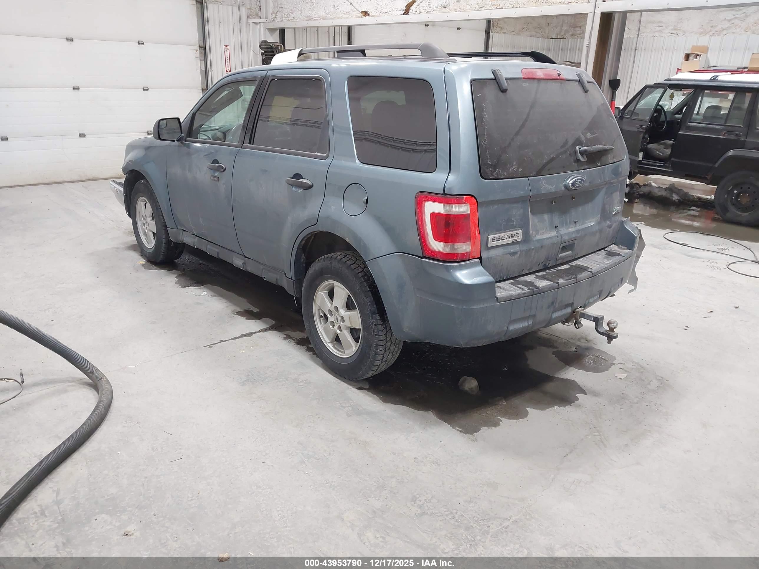 FORD ESCAPE image 3