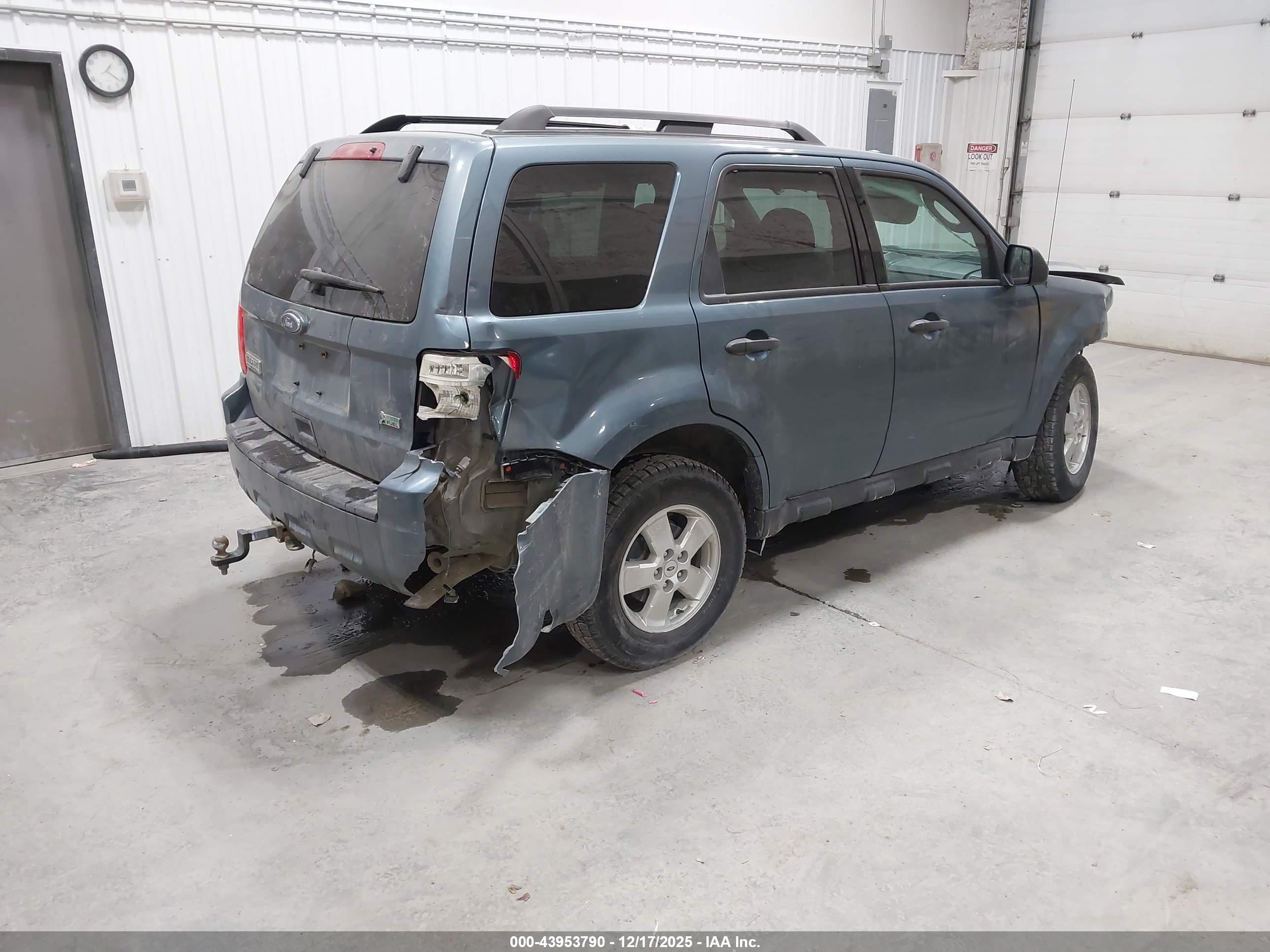 FORD ESCAPE image 4