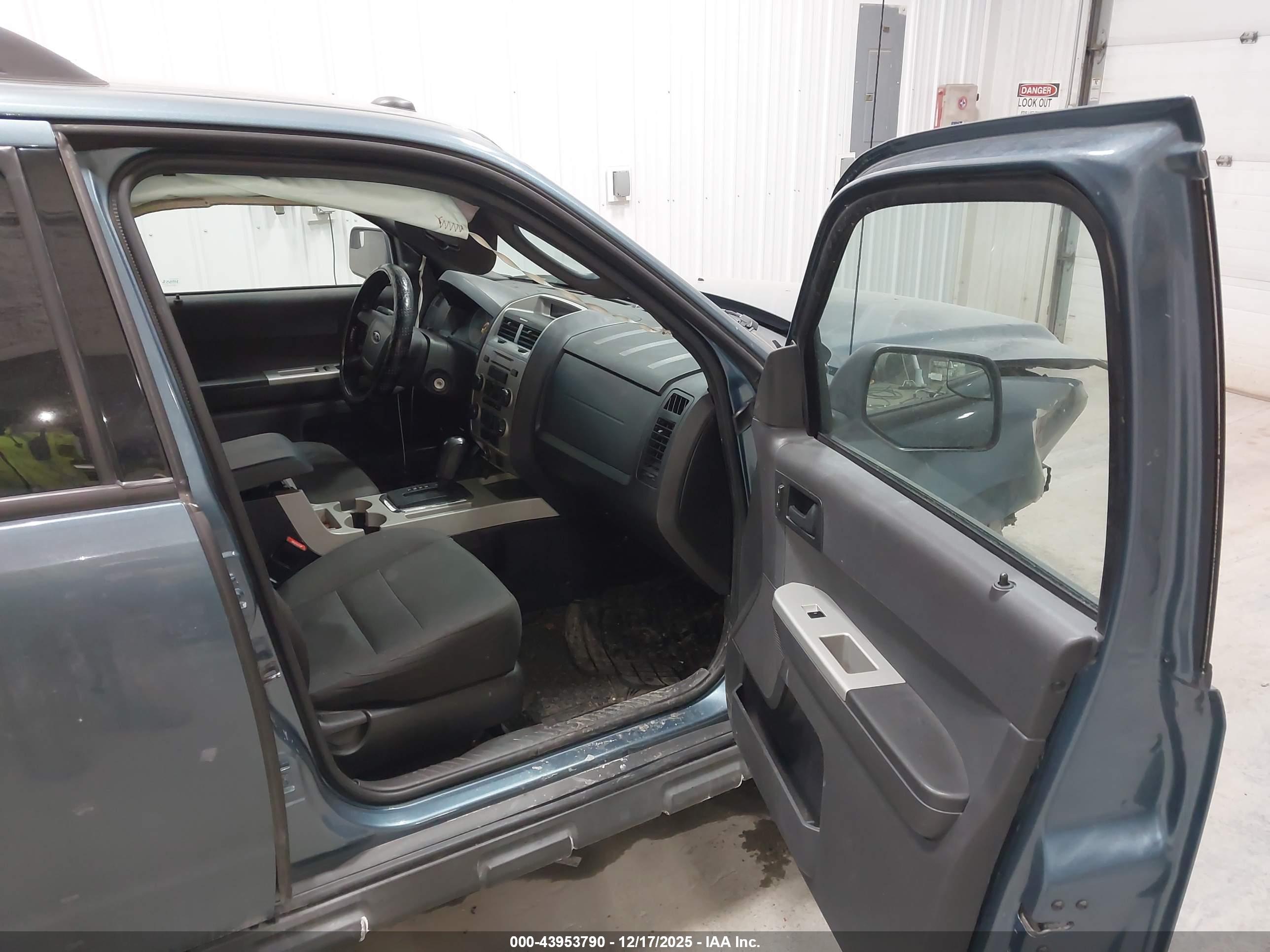 FORD ESCAPE image 5