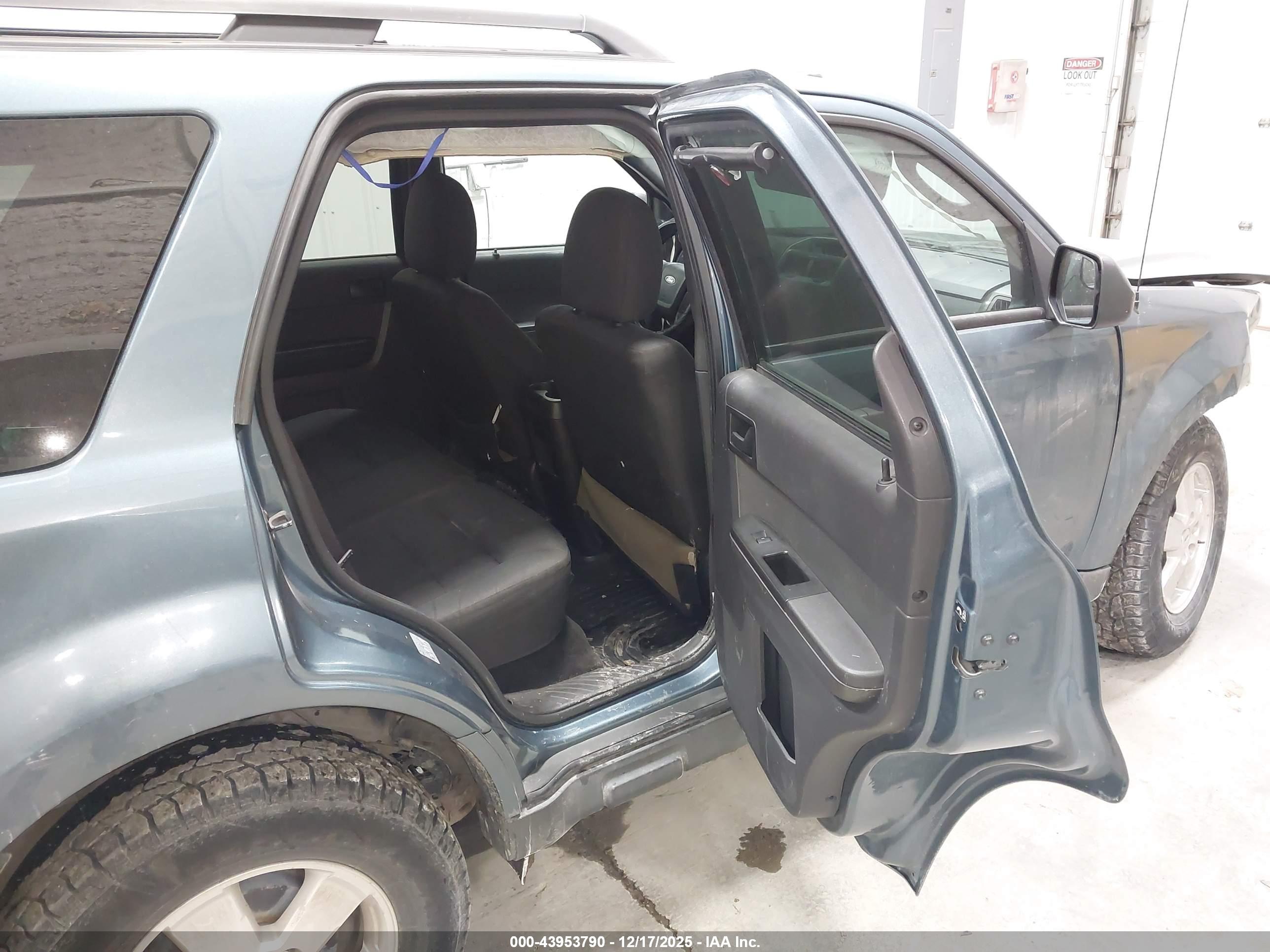 FORD ESCAPE image 8