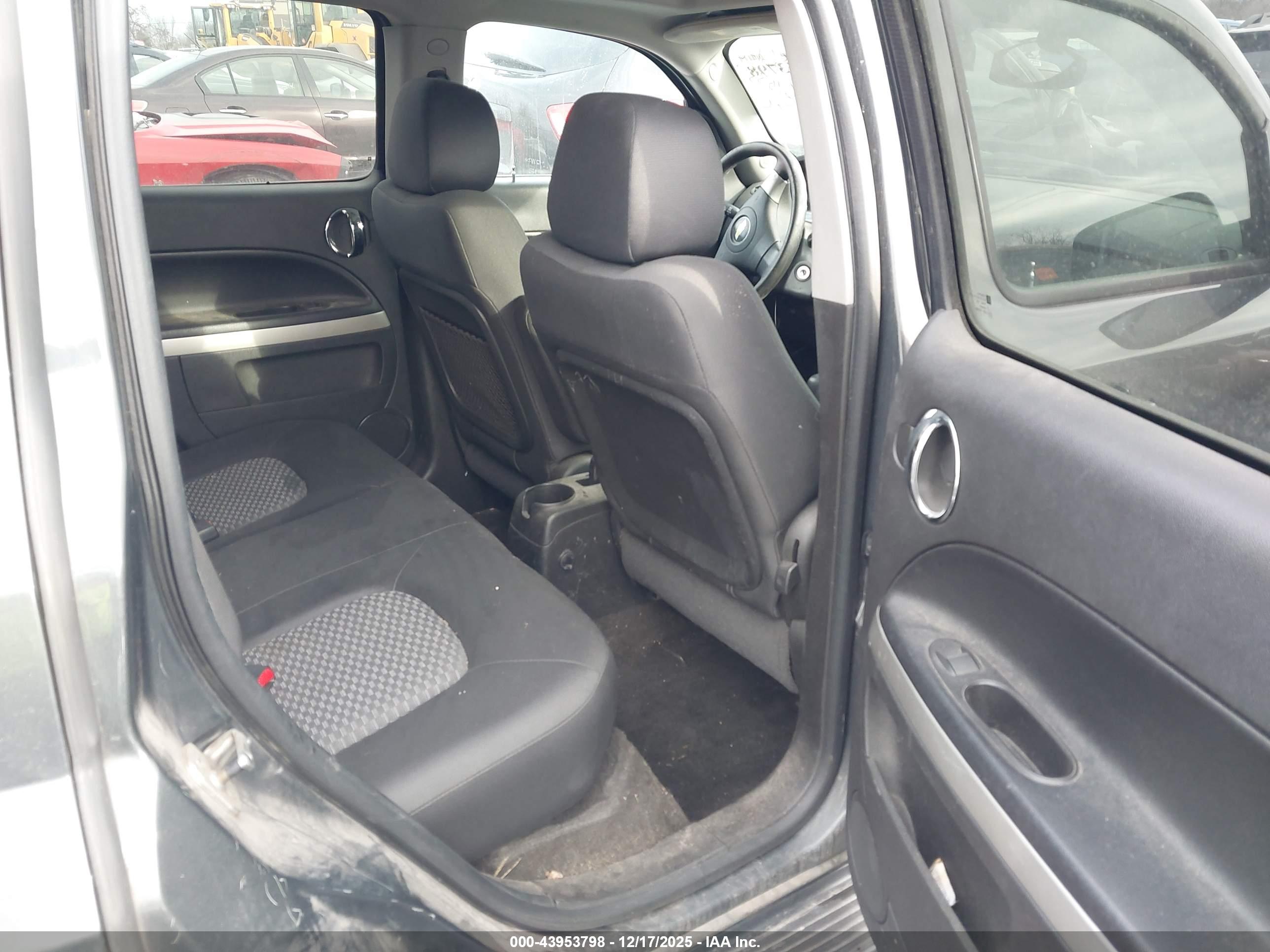 CHEVROLET HHR image 8