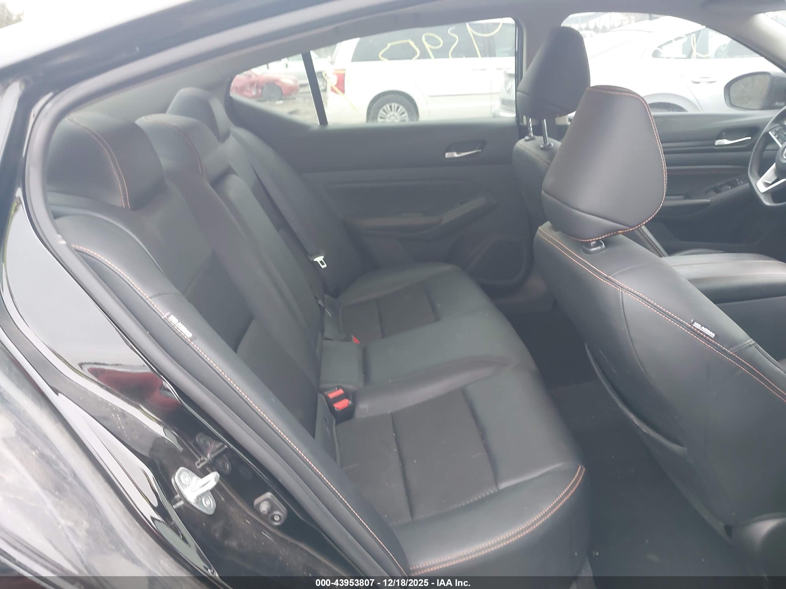 NISSAN ALTIMA image 8