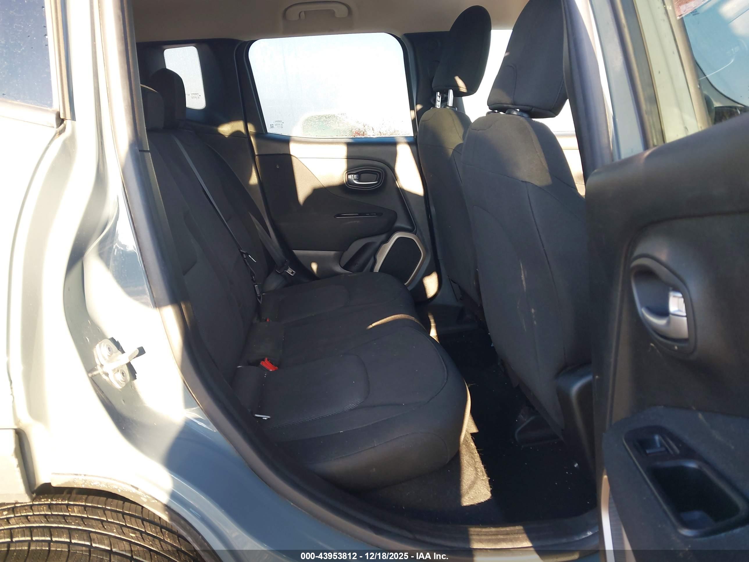 JEEP RENEGADE image 8