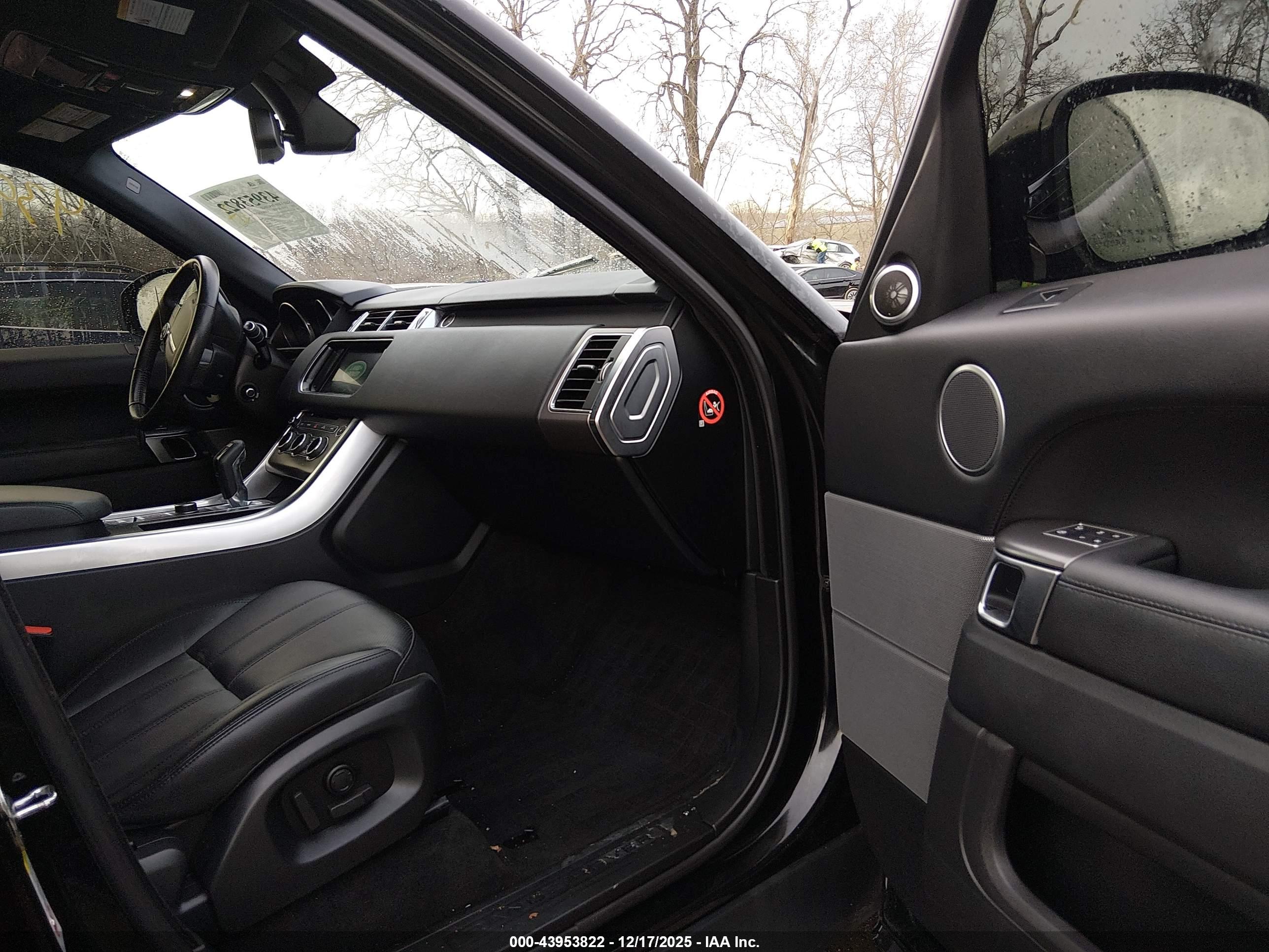 LAND ROVER image 5