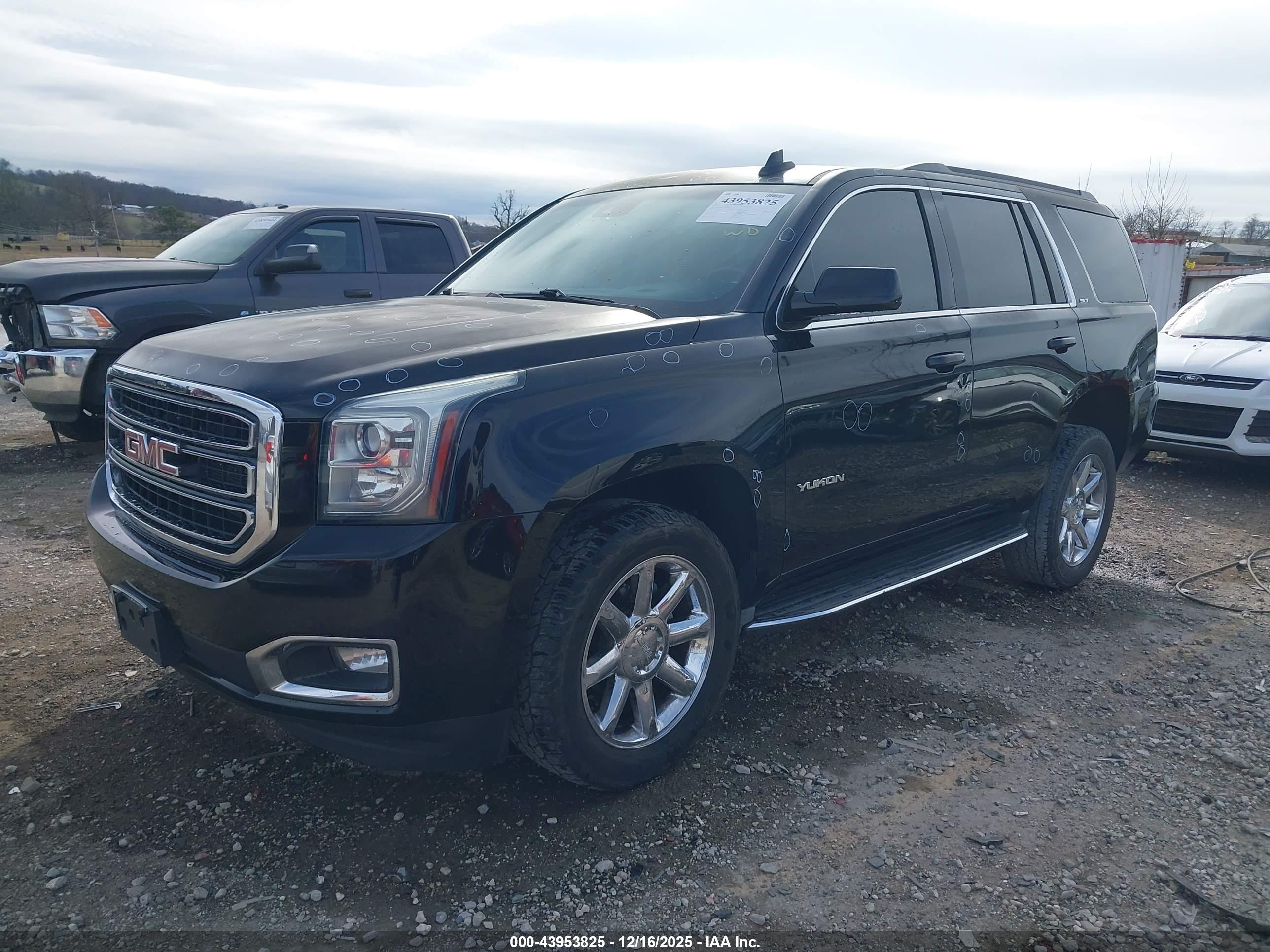 GMC YUKON image 2