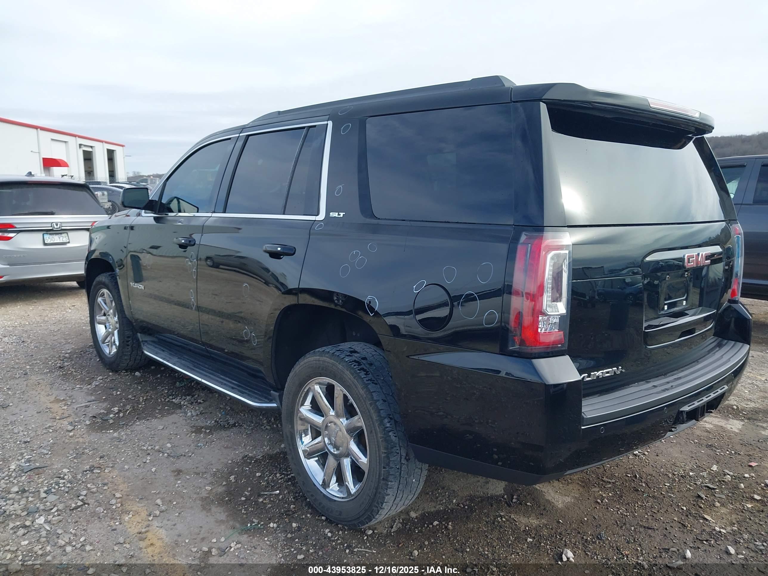 GMC YUKON image 3