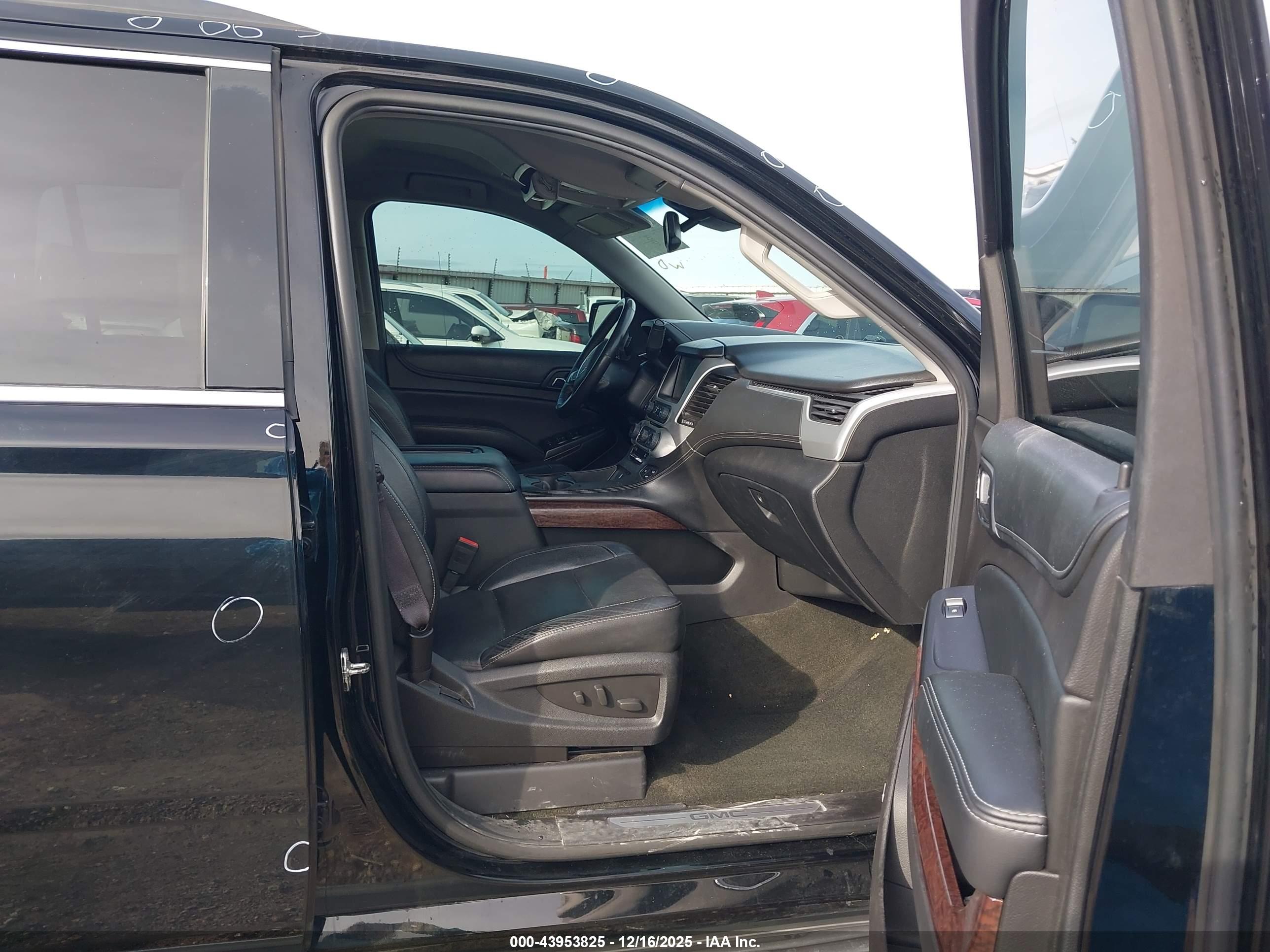 GMC YUKON image 5