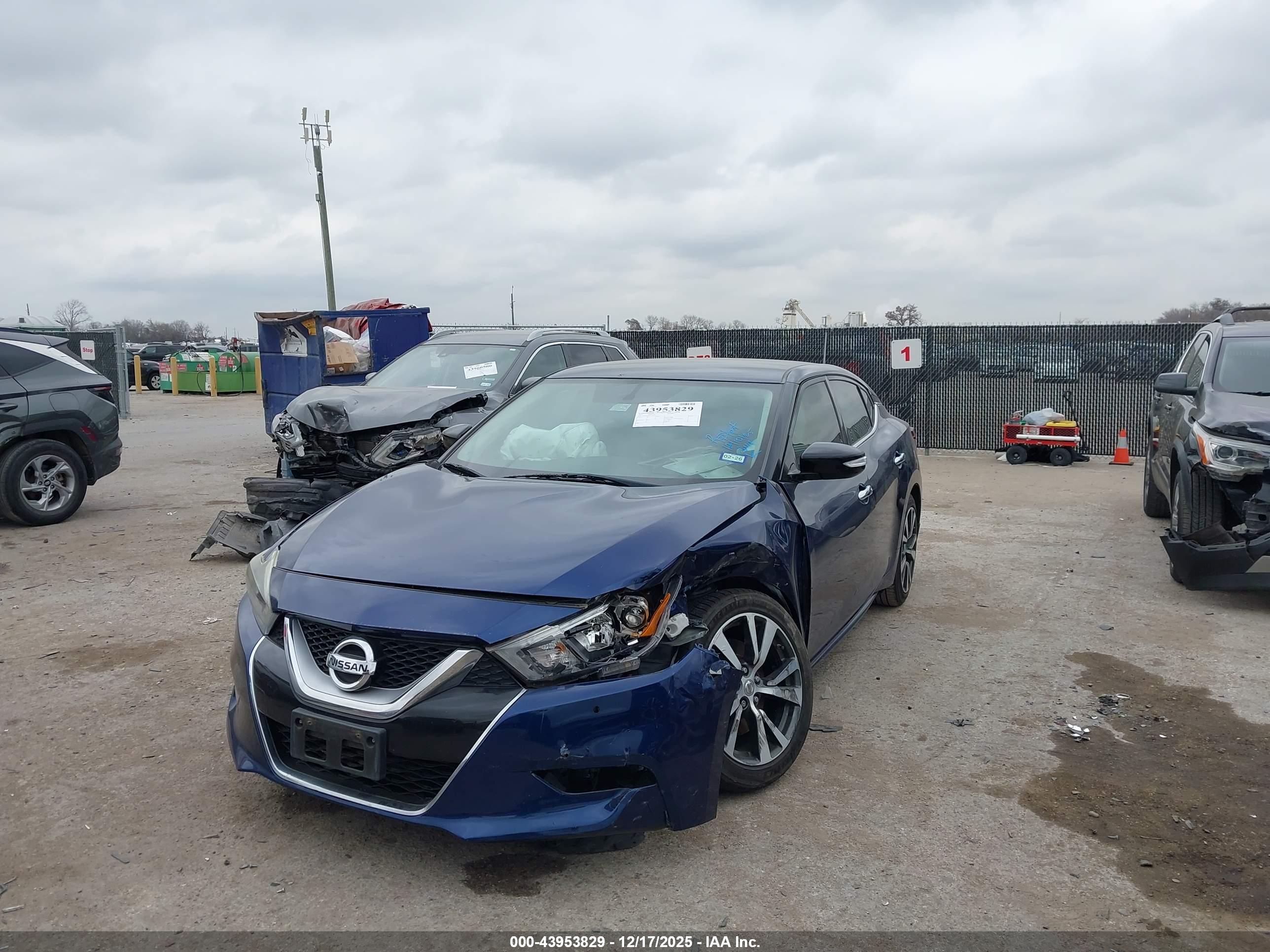 NISSAN MAXIMA image 2