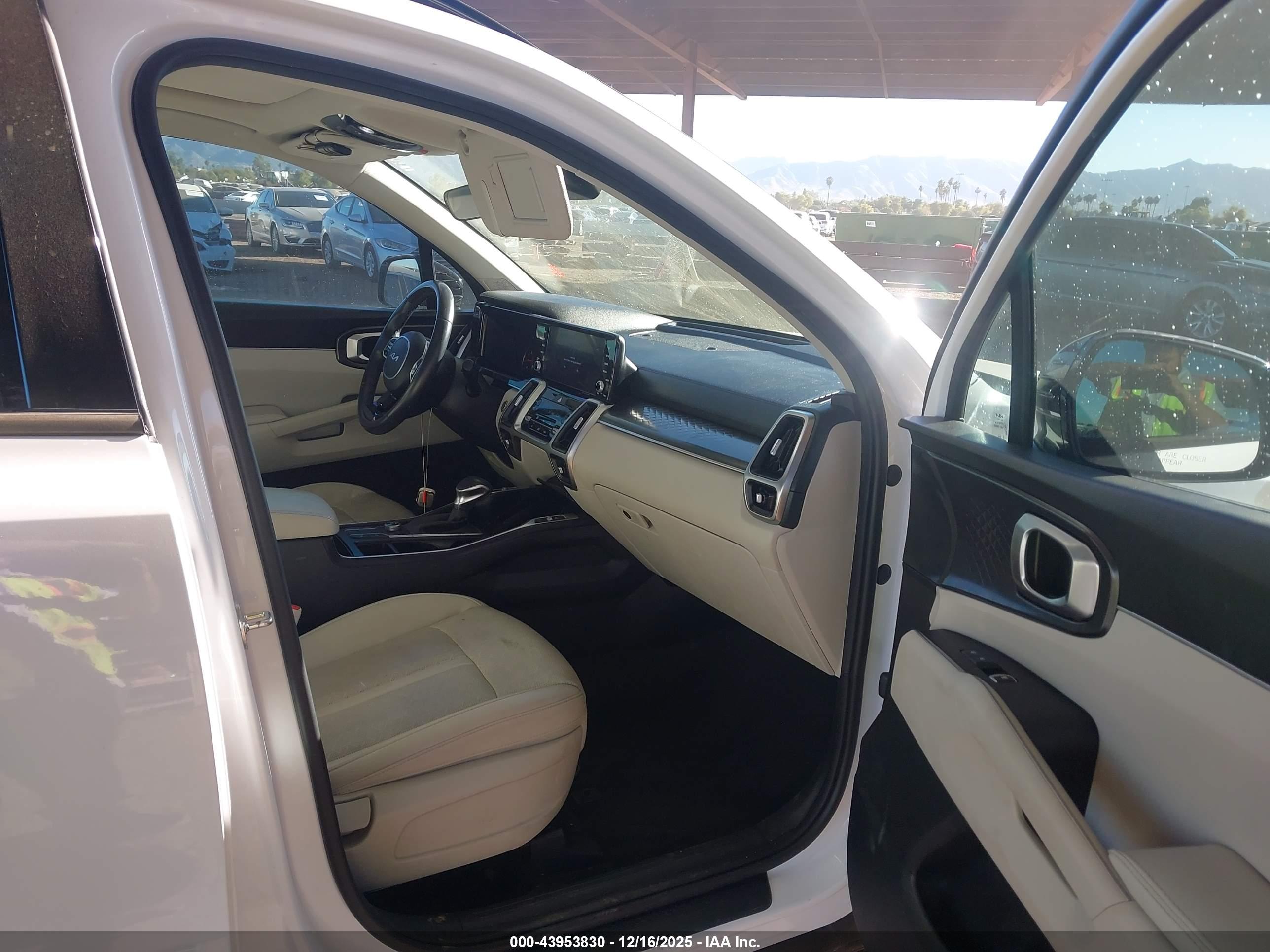 KIA SORENTO image 5