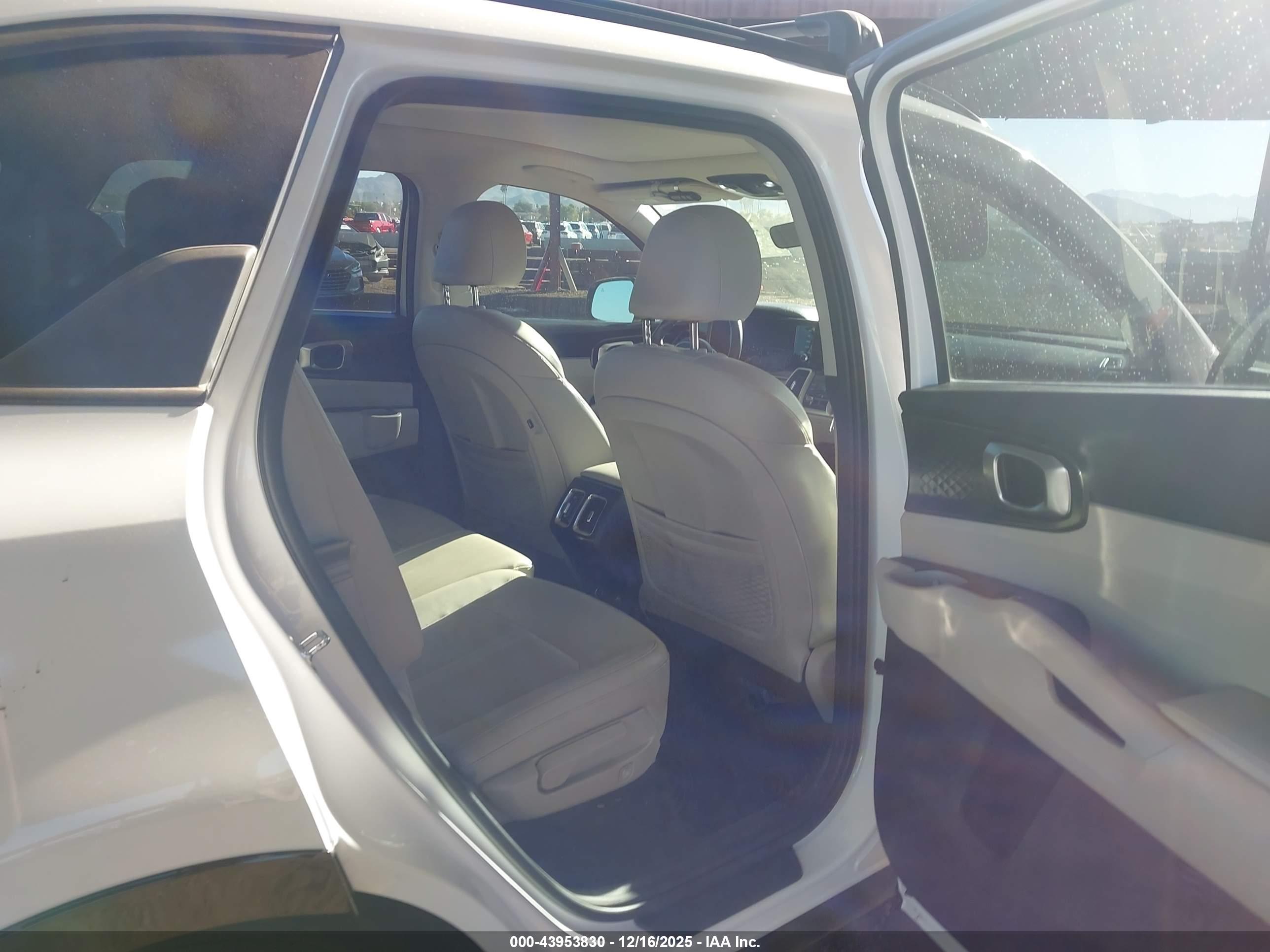 KIA SORENTO image 8