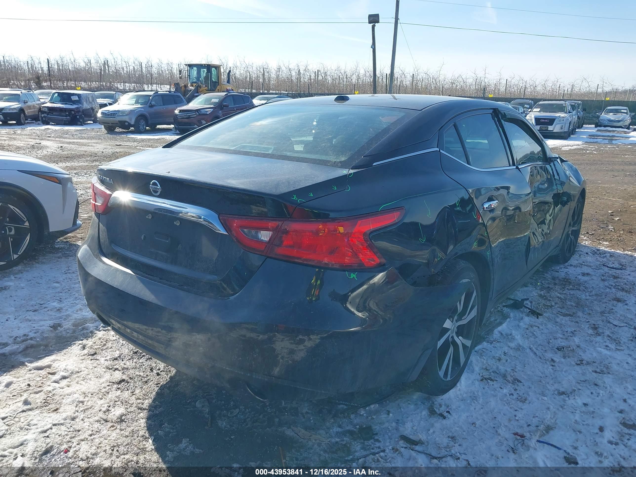 NISSAN MAXIMA image 4
