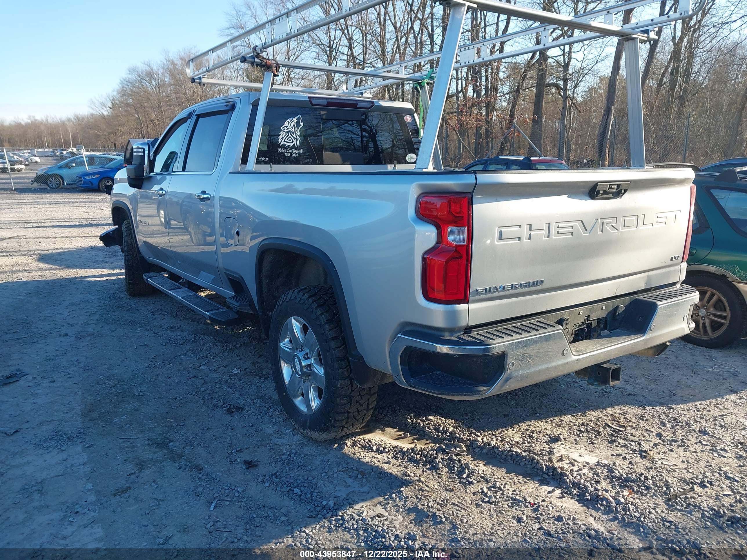 CHEVROLET SILVERADO image 3