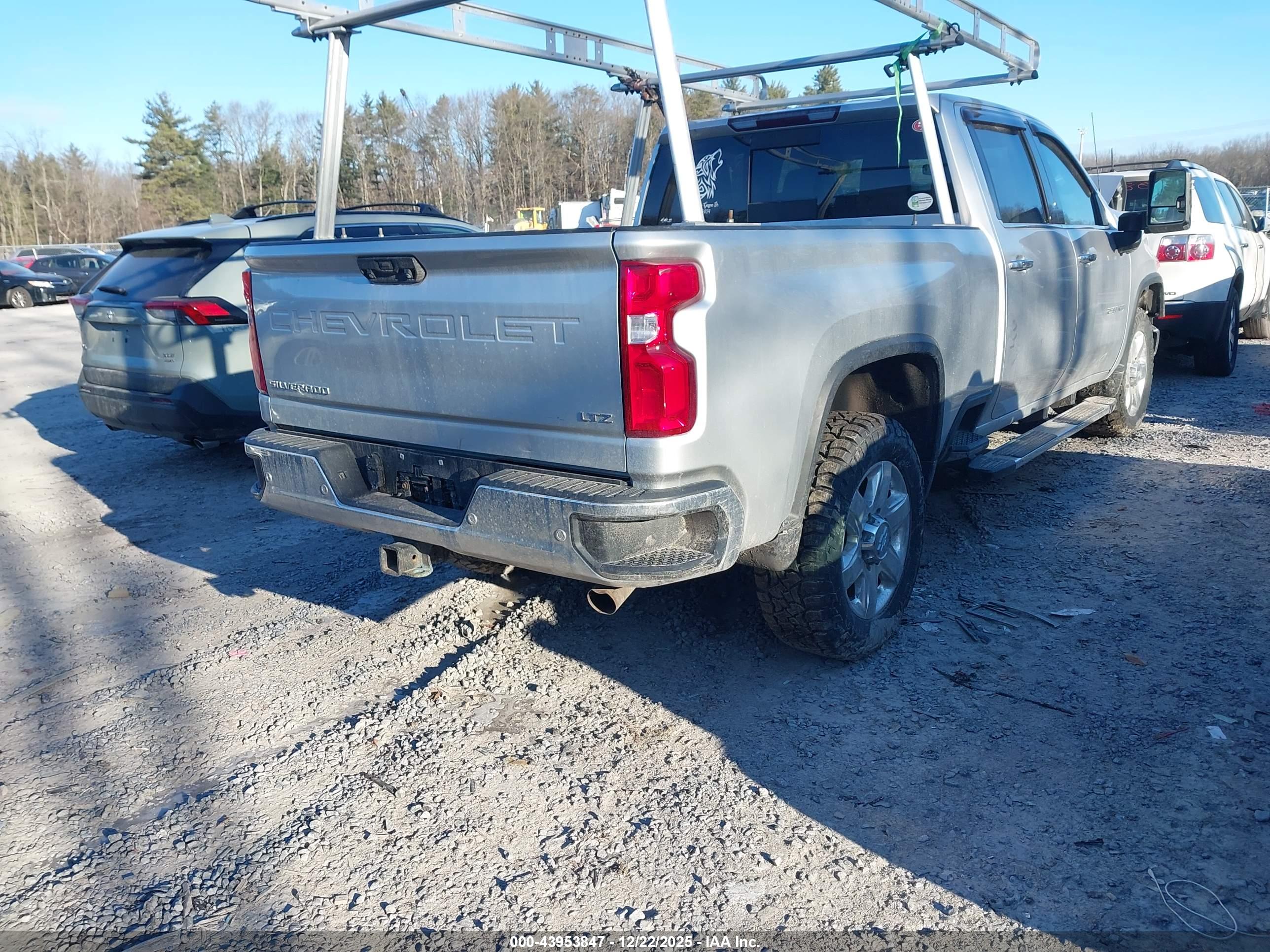 CHEVROLET SILVERADO image 4