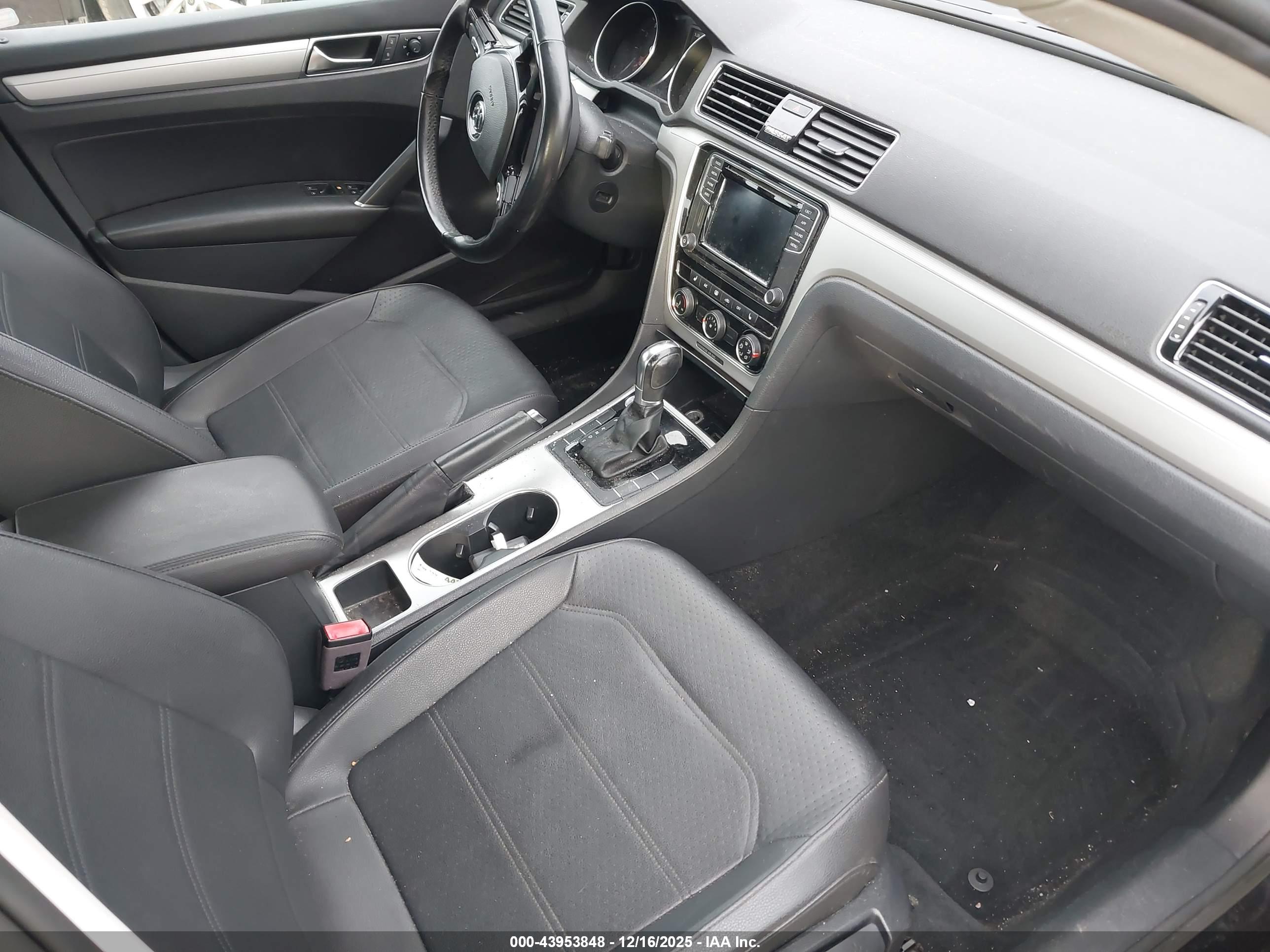 VOLKSWAGEN PASSAT image 5