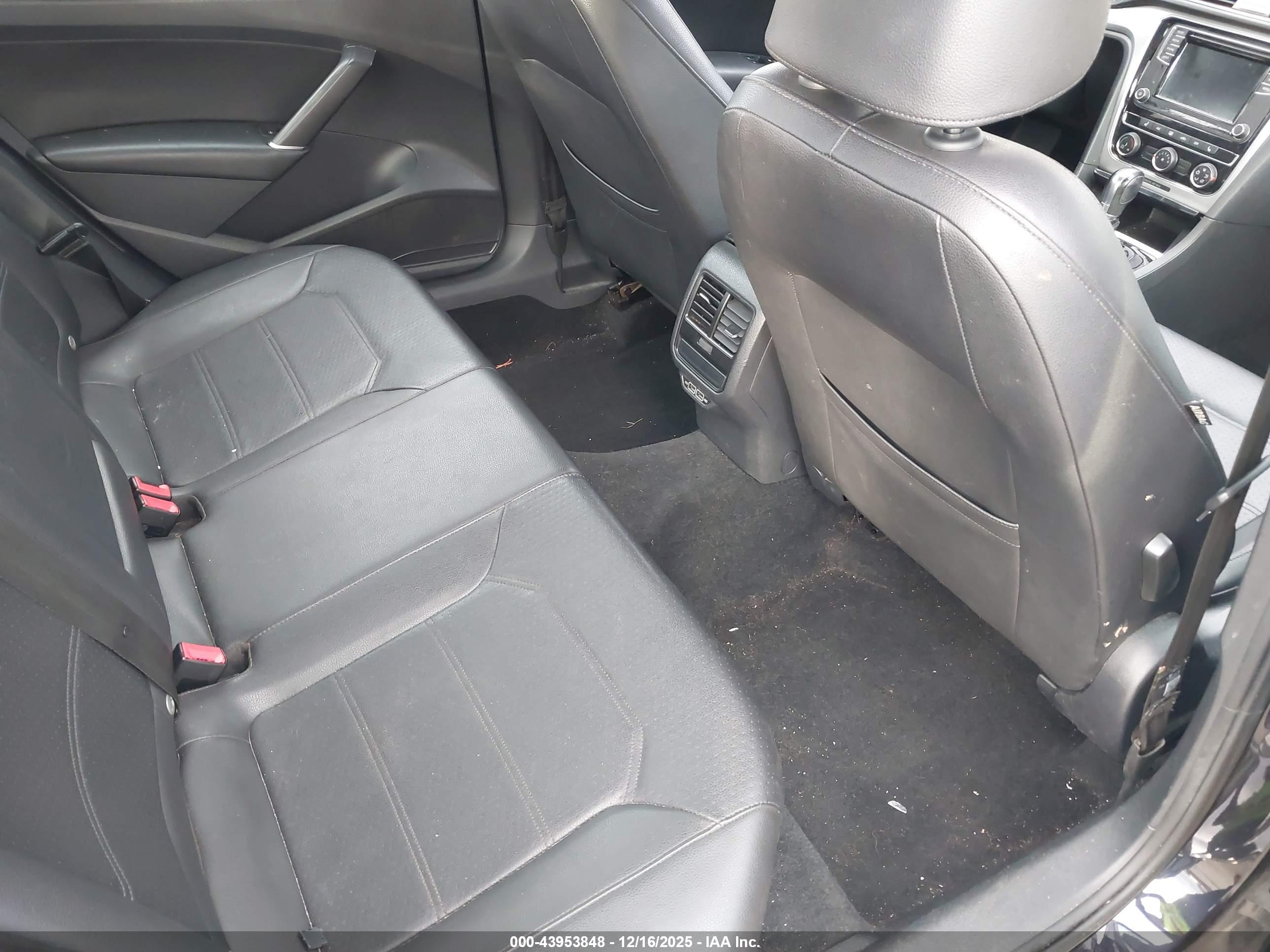 VOLKSWAGEN PASSAT image 8