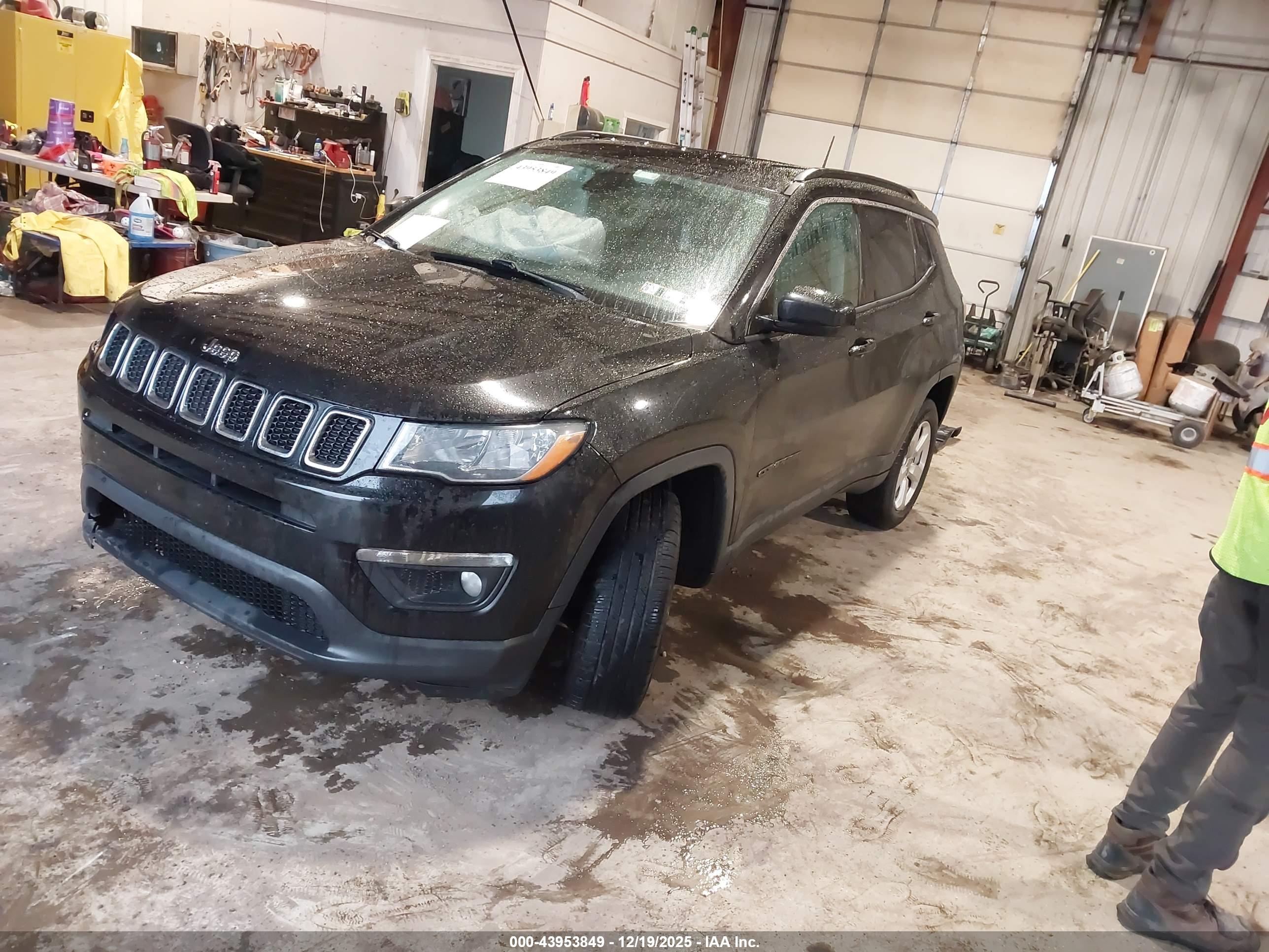 JEEP COMPASS image 2