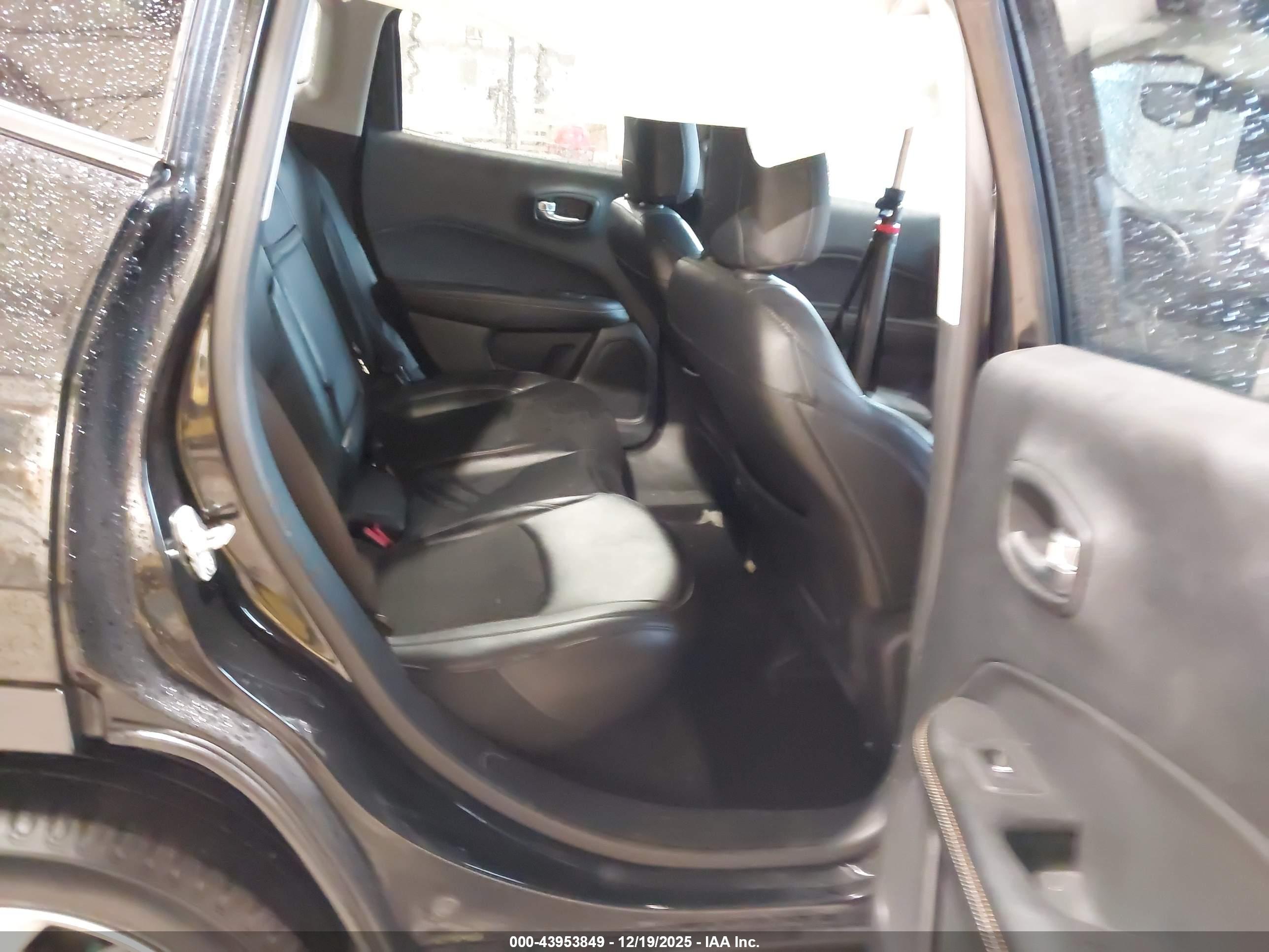 JEEP COMPASS image 8