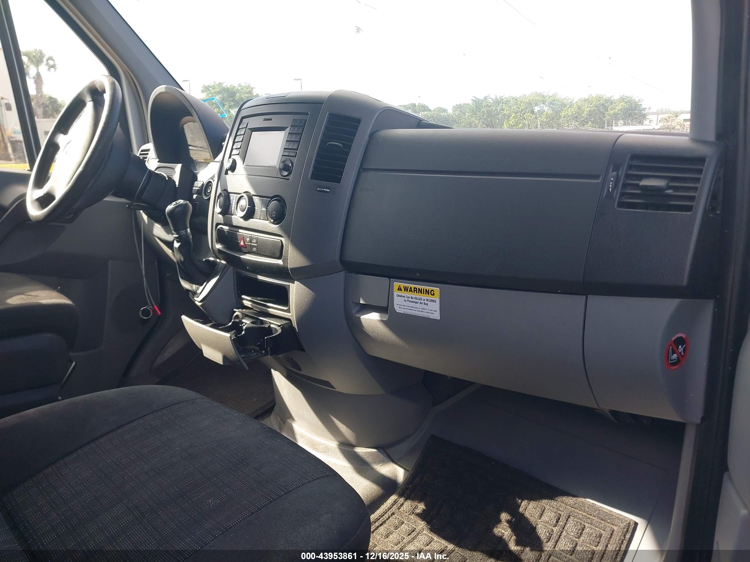 MERCEDES-BENZ SPRINTER image 5
