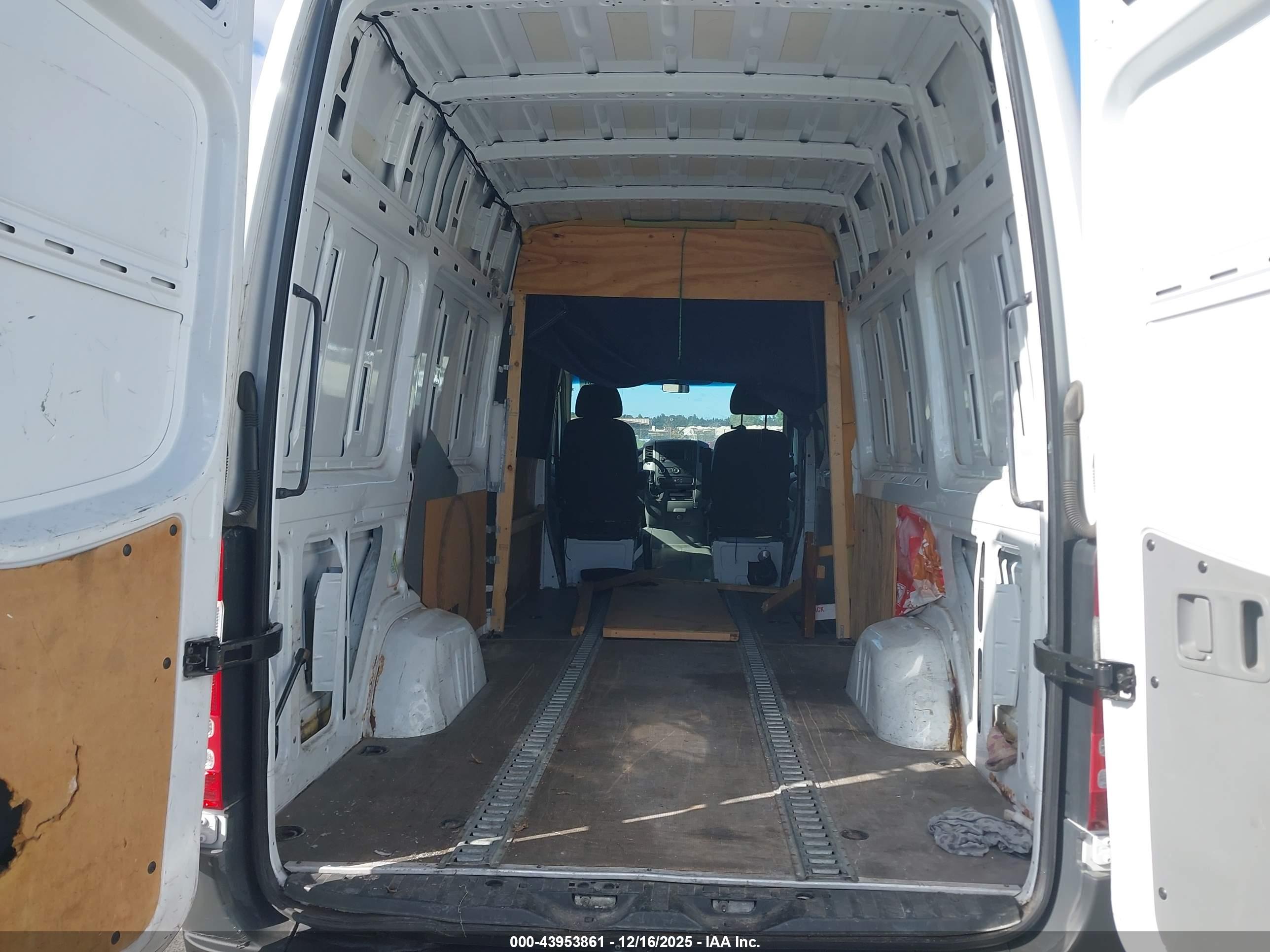 MERCEDES-BENZ SPRINTER image 8