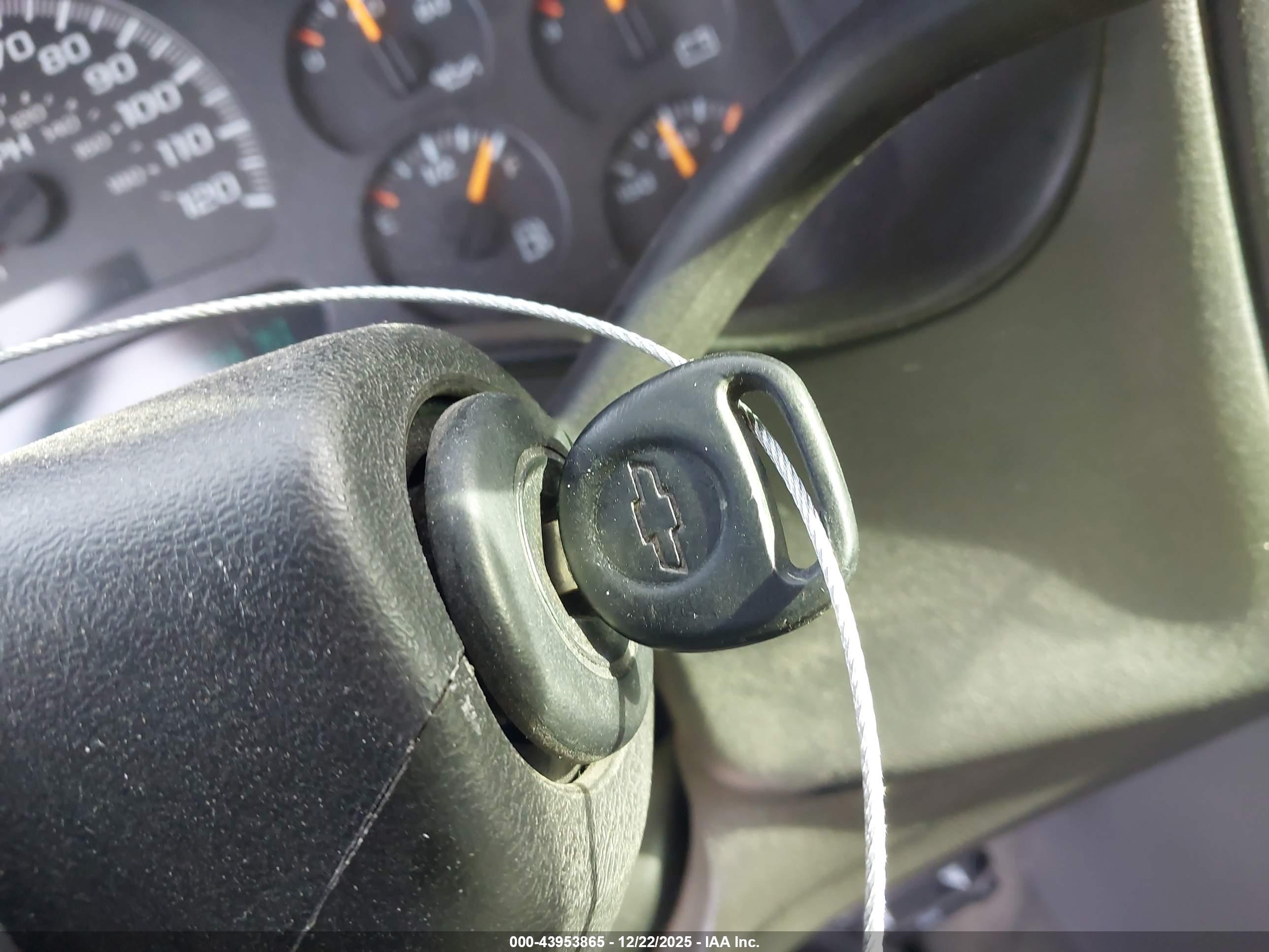 CHEVROLET SILVERADO image 11