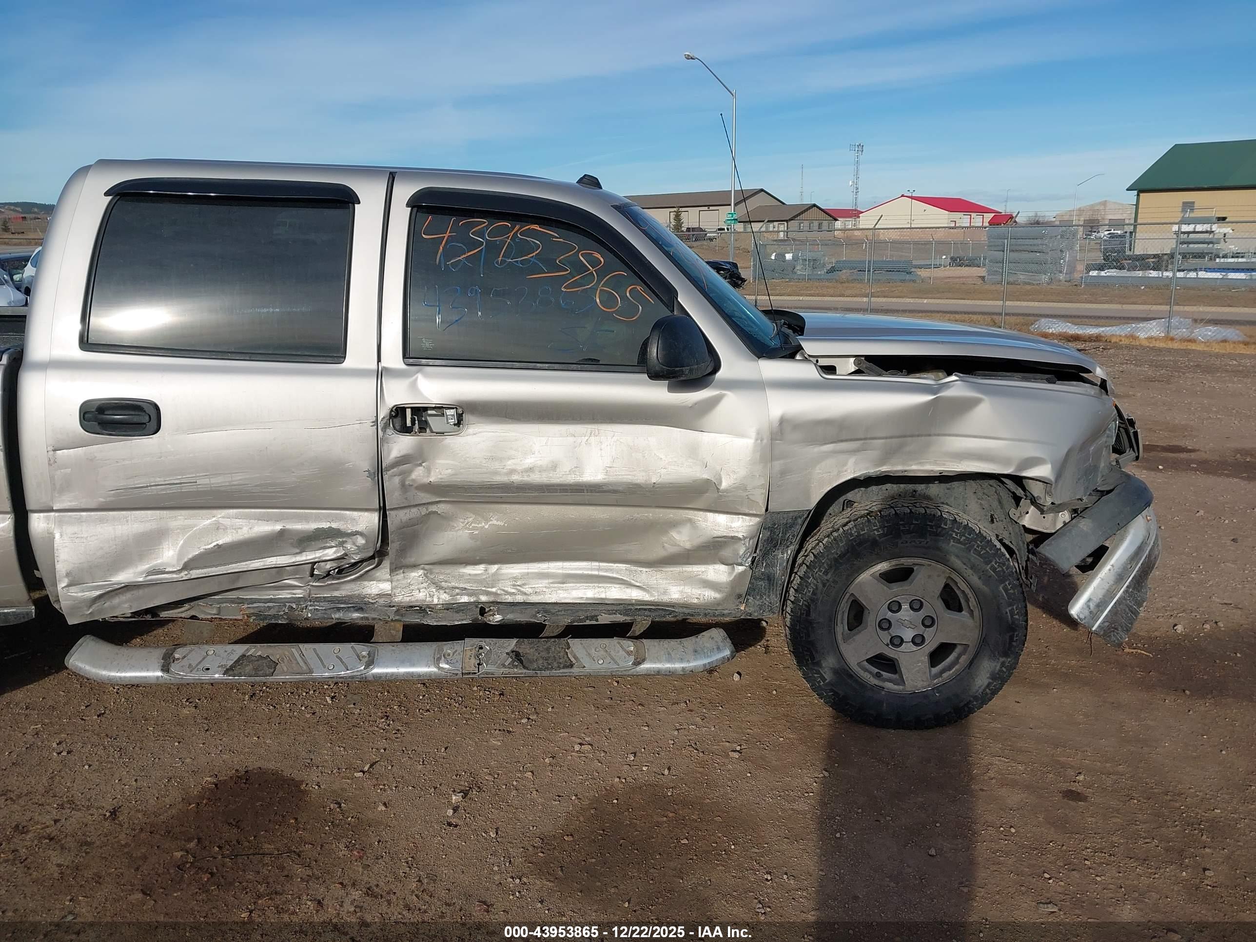 CHEVROLET SILVERADO image 6