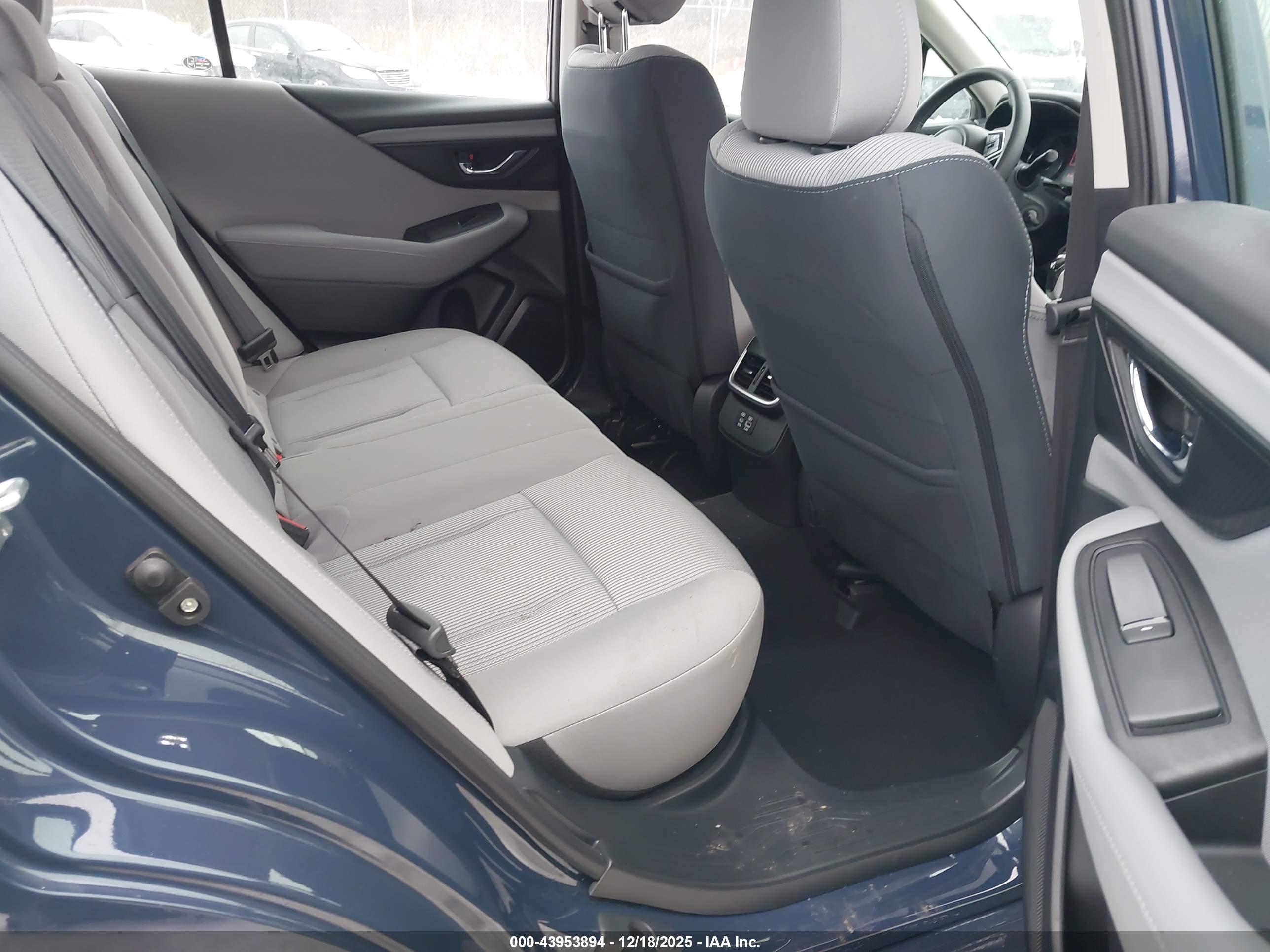 SUBARU LEGACY image 8