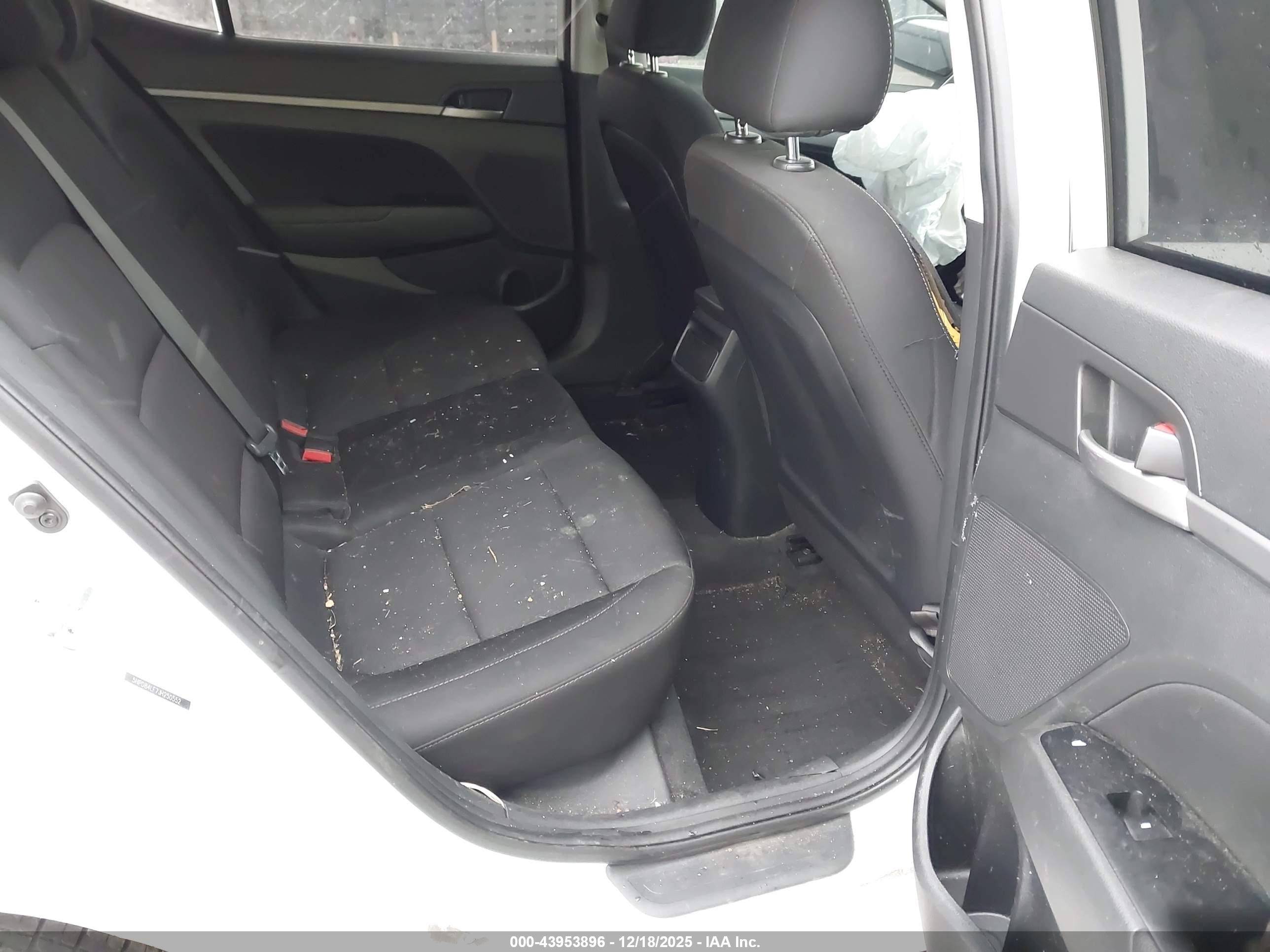 HYUNDAI ELANTRA image 8