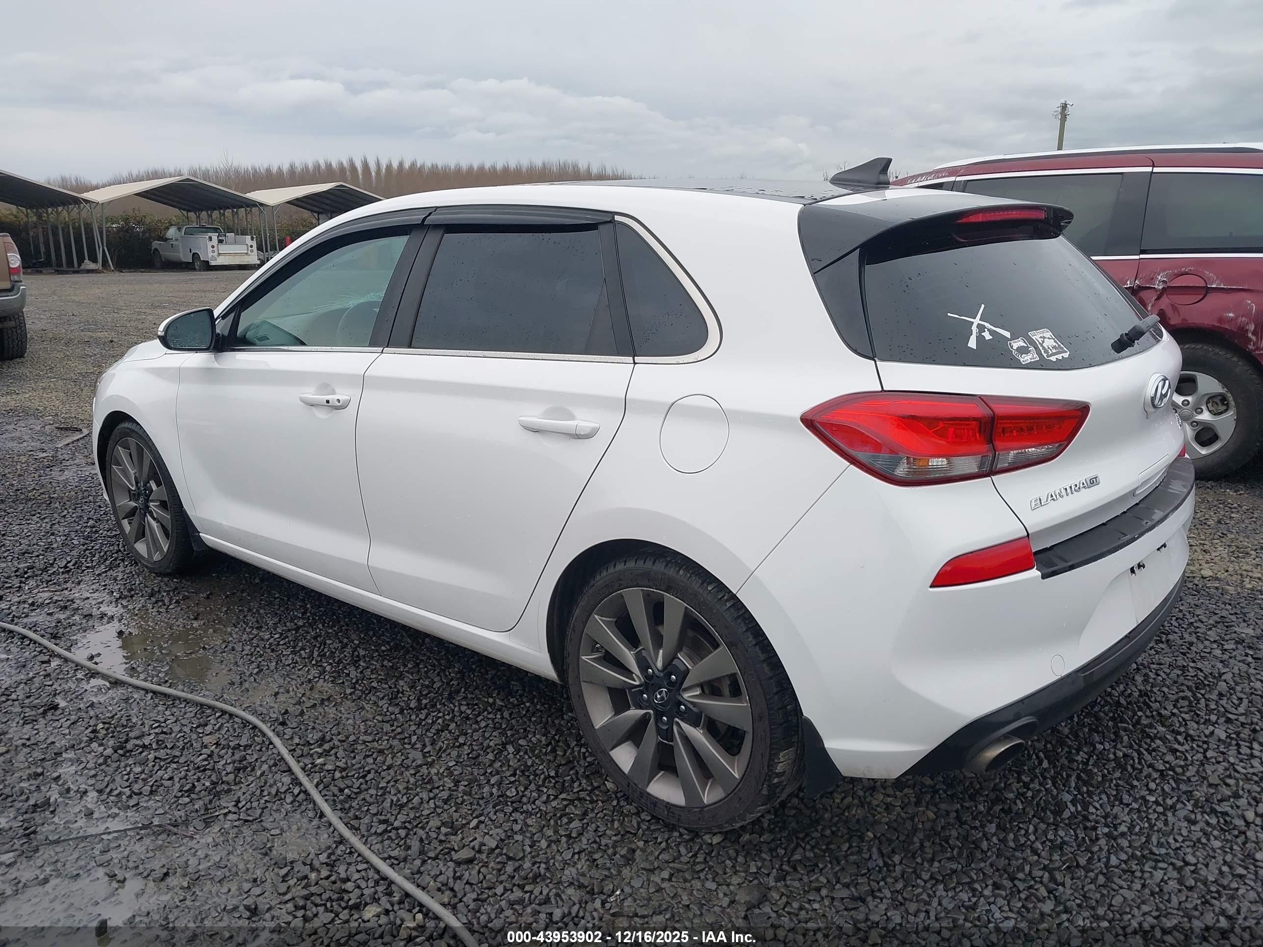 HYUNDAI ELANTRA image 3