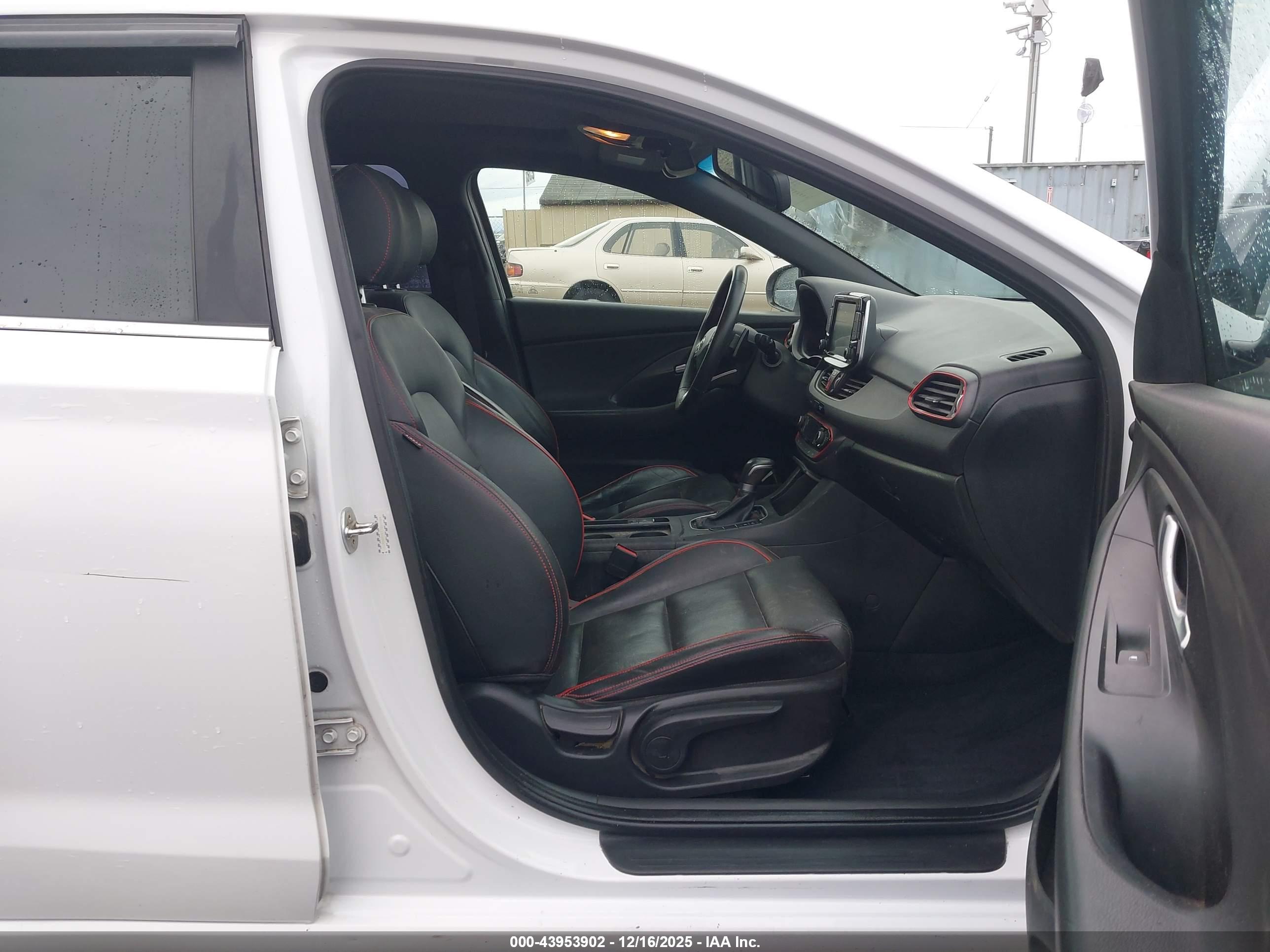 HYUNDAI ELANTRA image 5