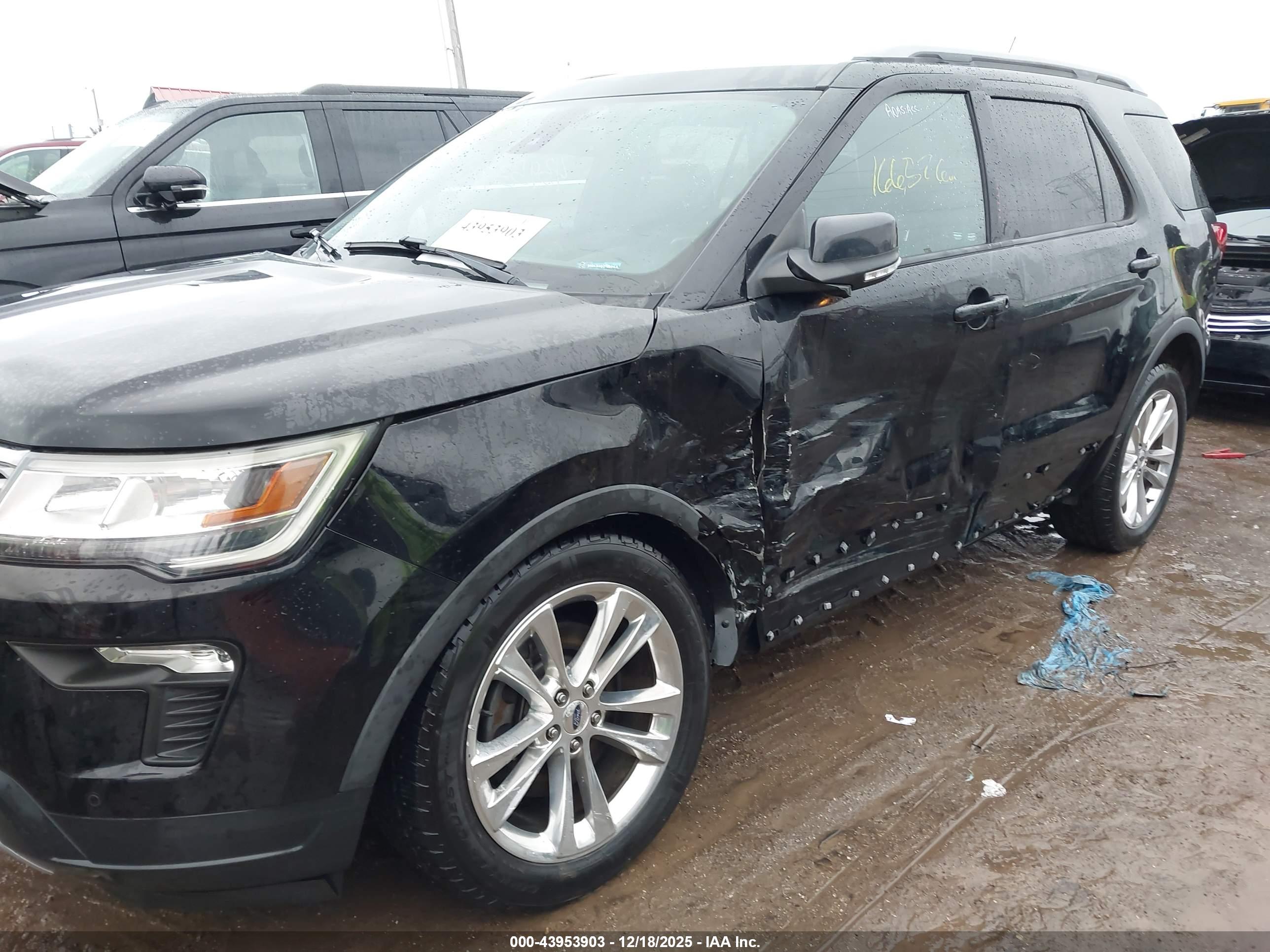 FORD EXPLORER image 6