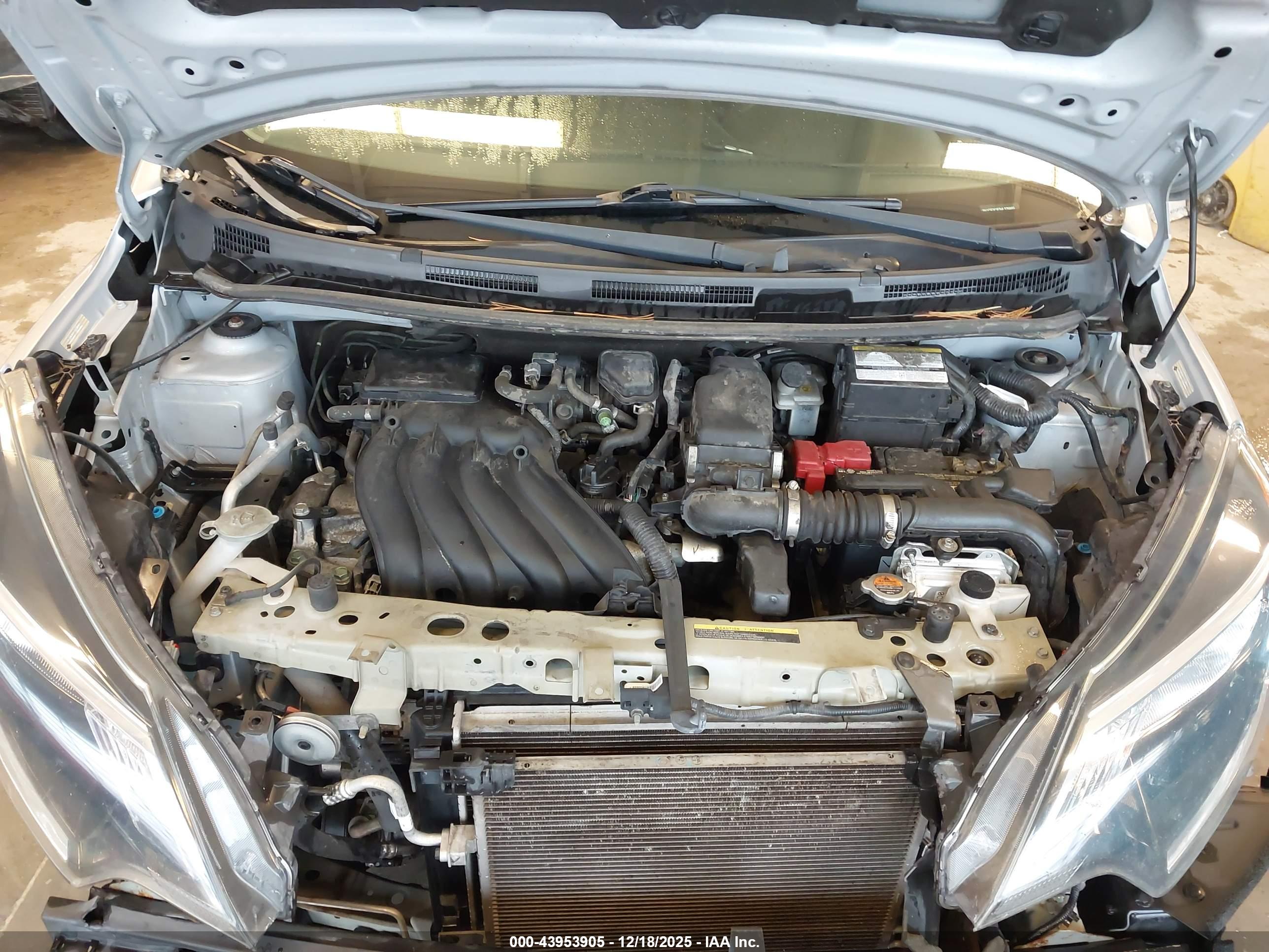 NISSAN VERSA image 10