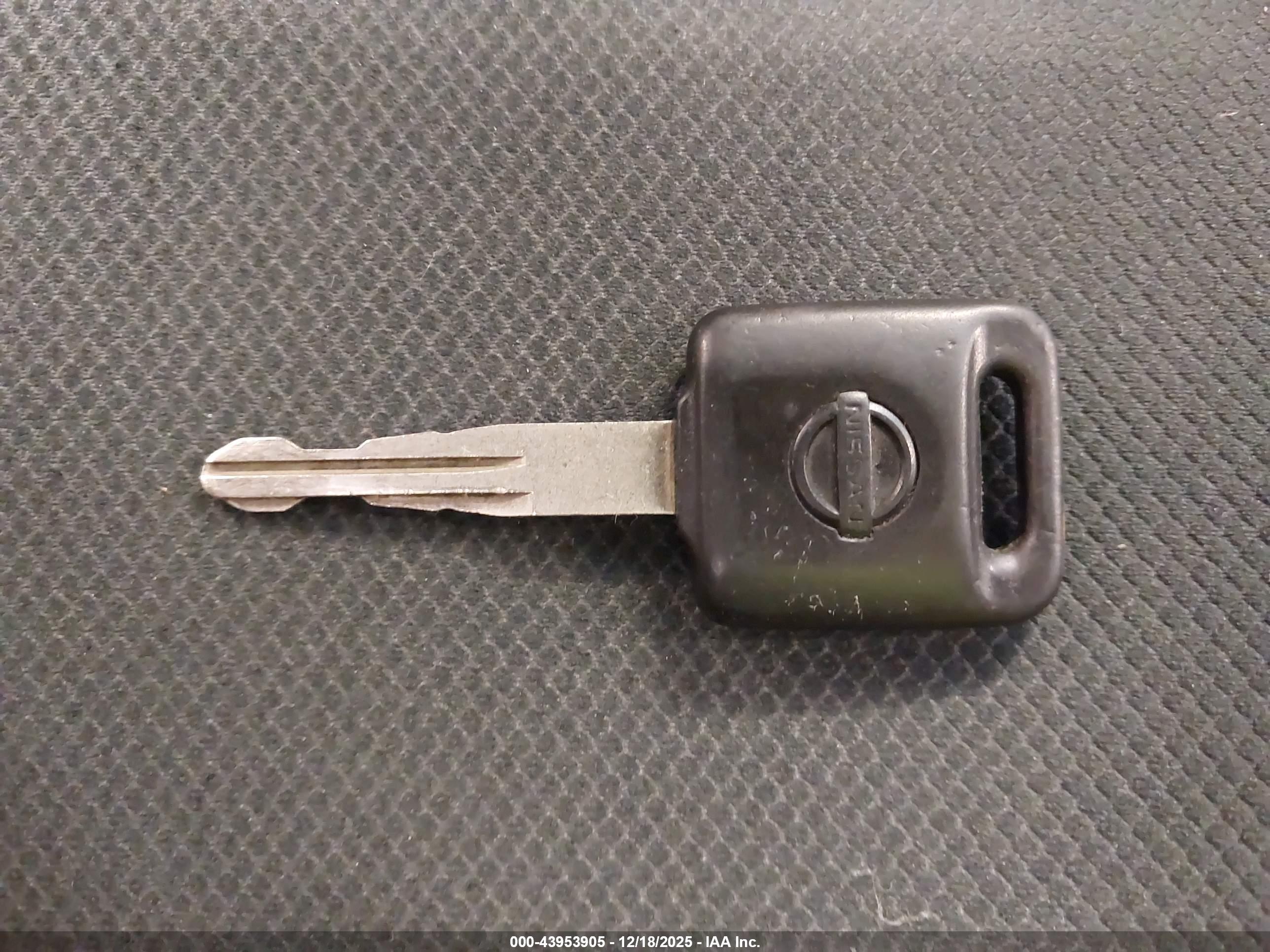 NISSAN VERSA image 11