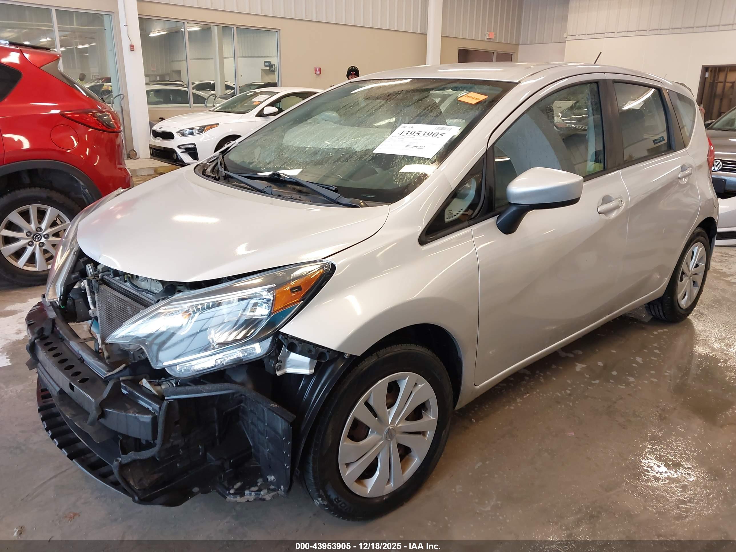NISSAN VERSA image 2